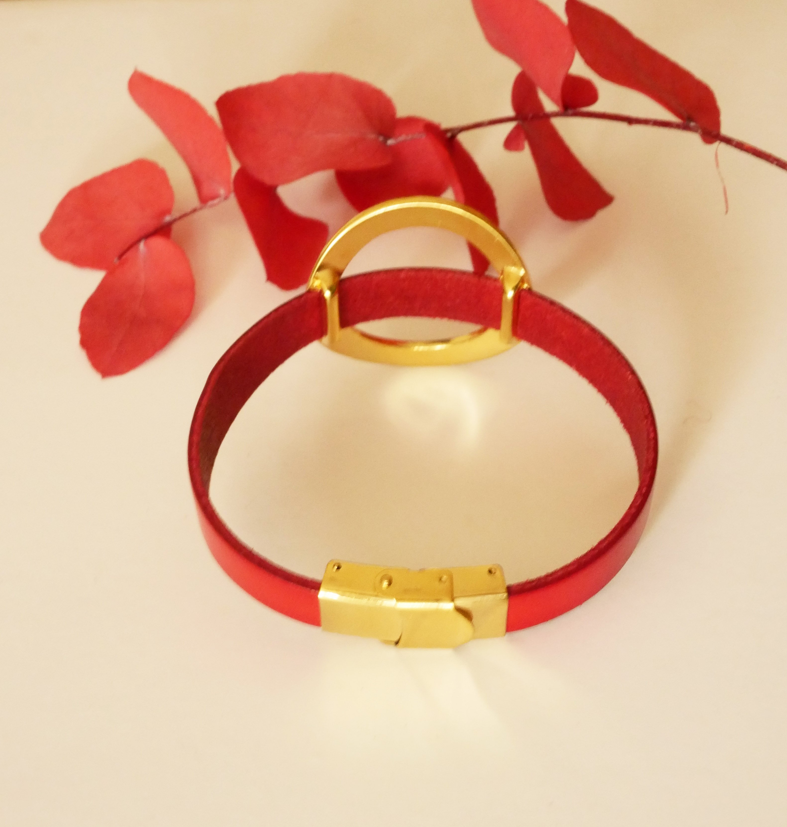 Pulsera mujer gran anillo de oro cuero color a elegir