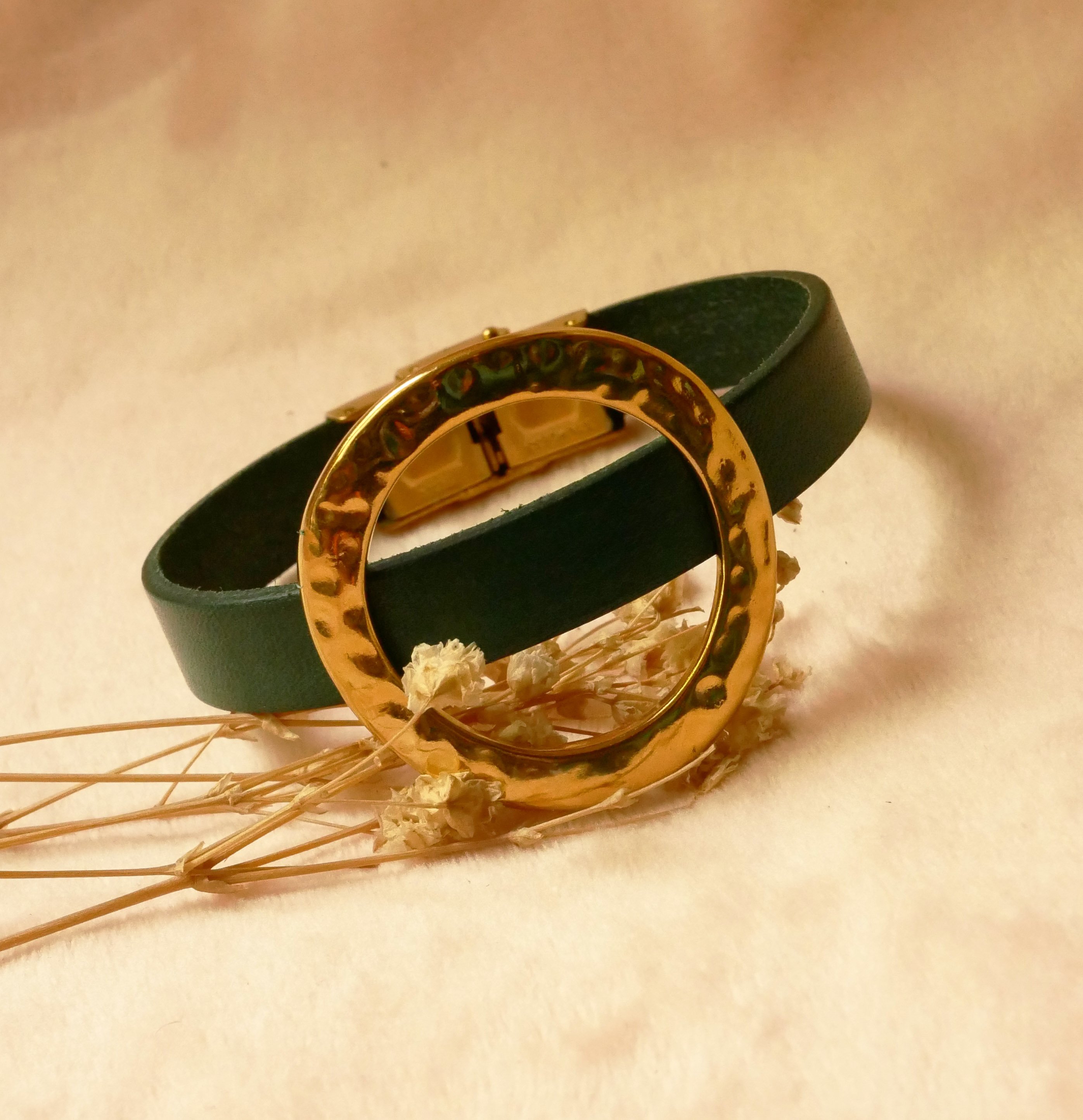 Pulsera mujer gran anillo de oro cuero color a elegir