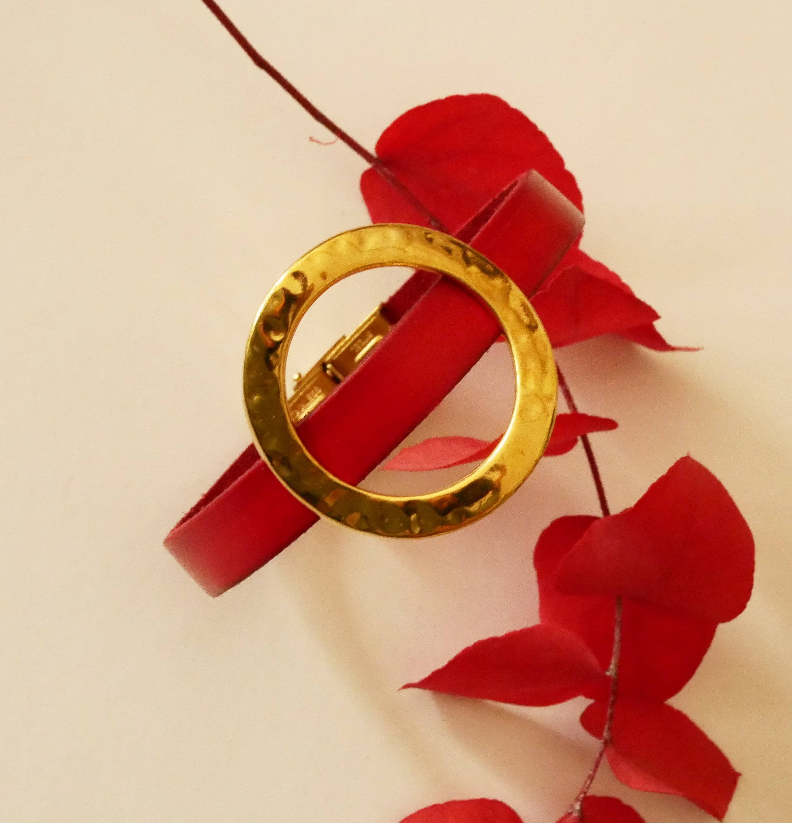 Pulsera mujer gran anillo de oro cuero color a elegir