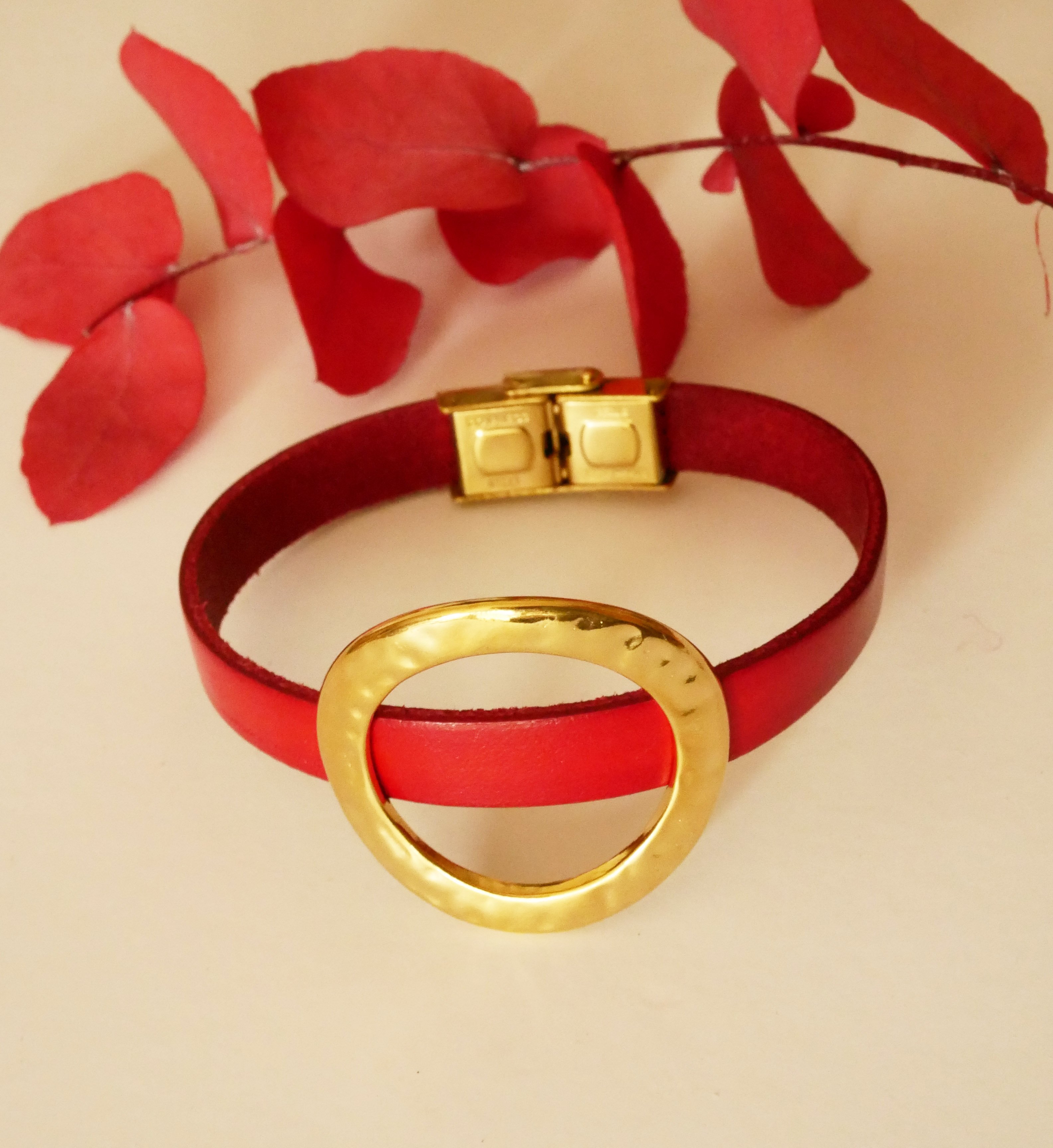Pulsera mujer gran anillo de oro cuero color a elegir