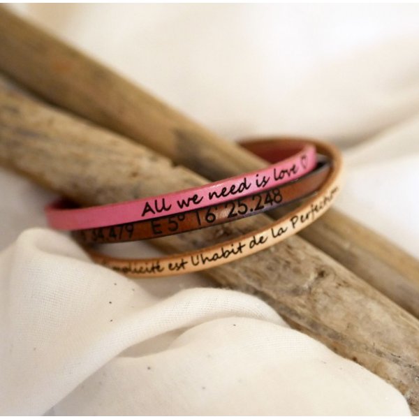 Pulsera de cuero fino personalizable para mujer 