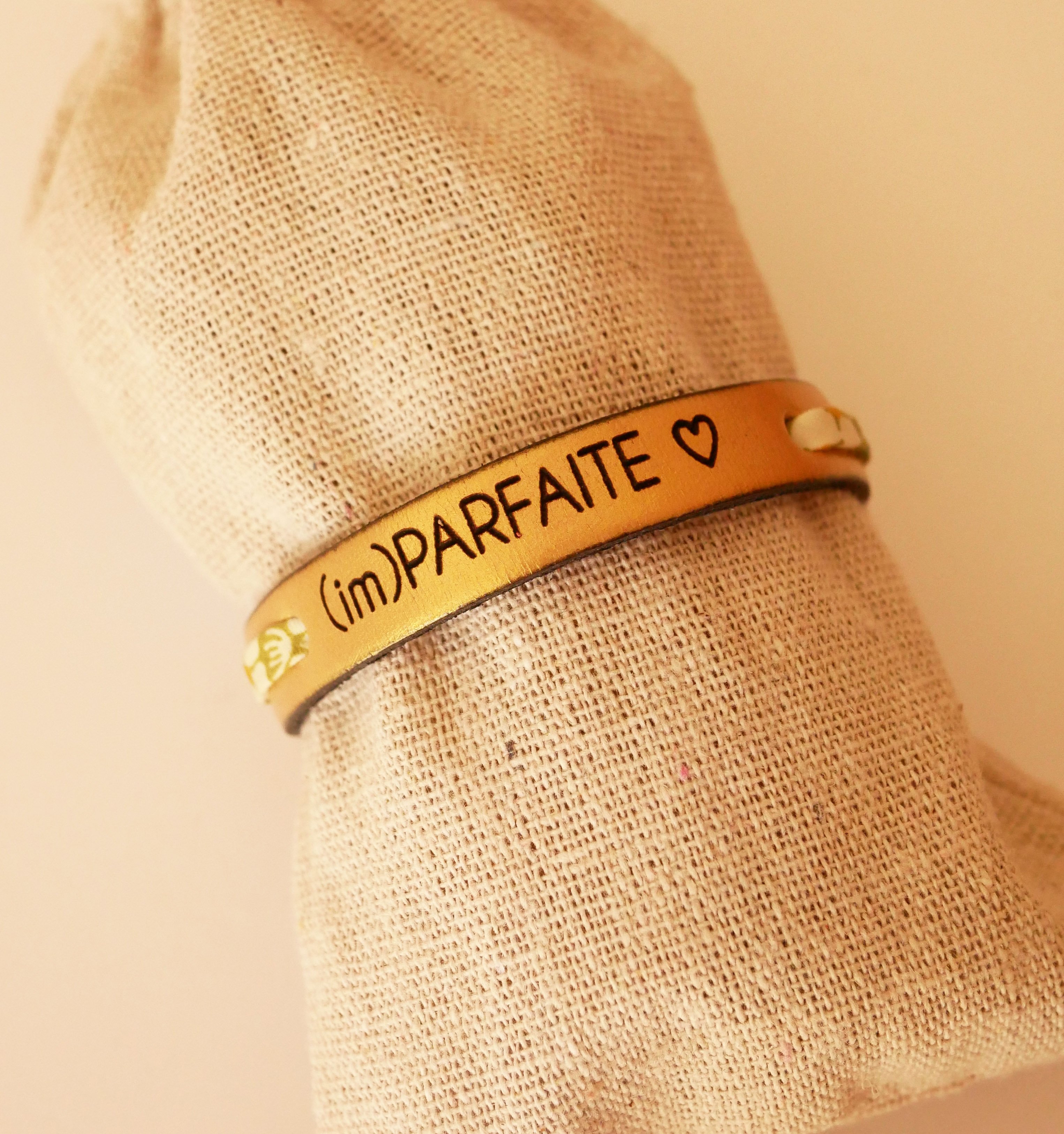 Pulsera Flor&acirc;me para personalizar con cord&oacute;n liberty a elegir y cuero para grabar