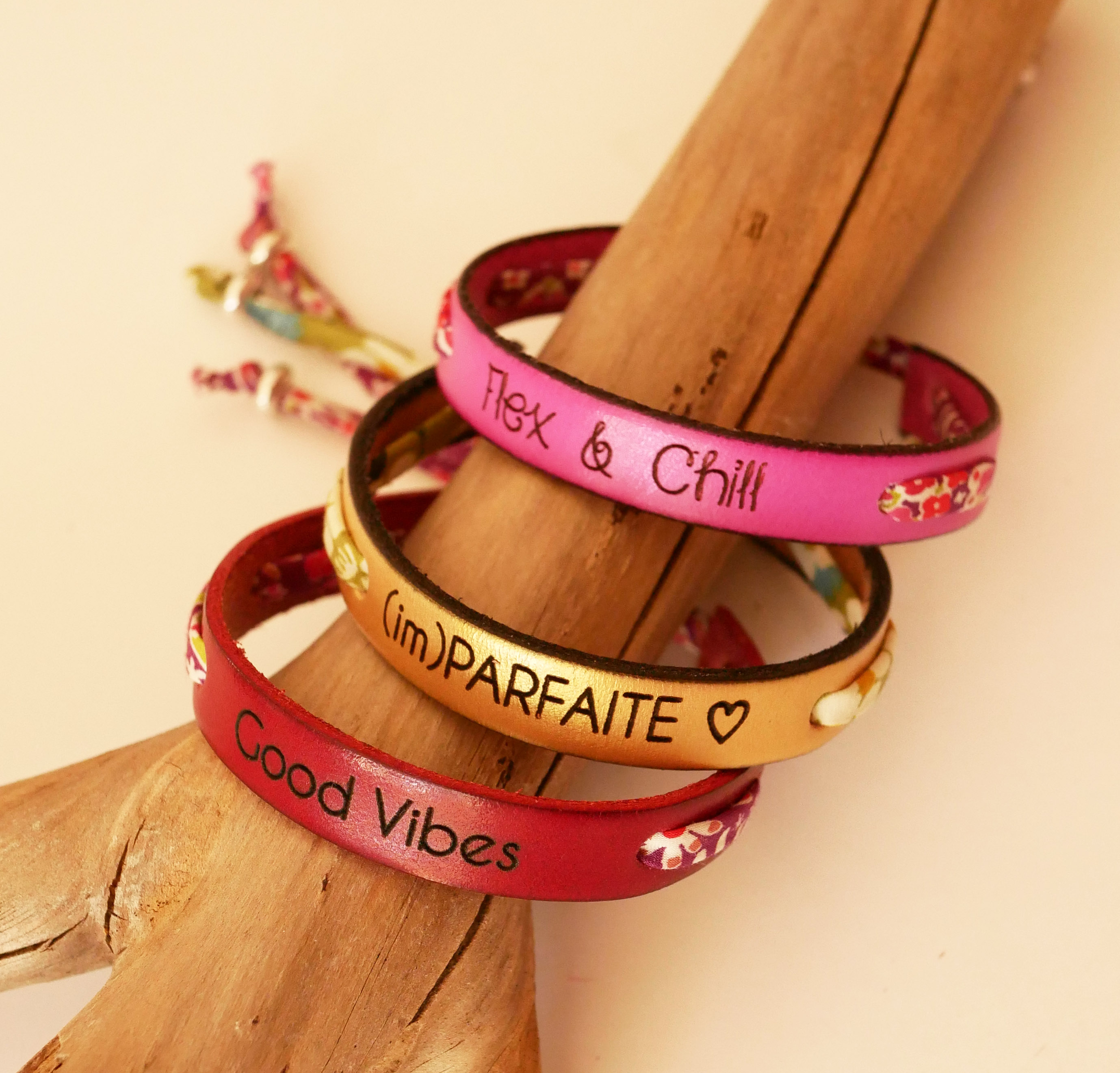 Pulsera Florâme para personalizar con cordón liberty a elegir y cuero para grabar