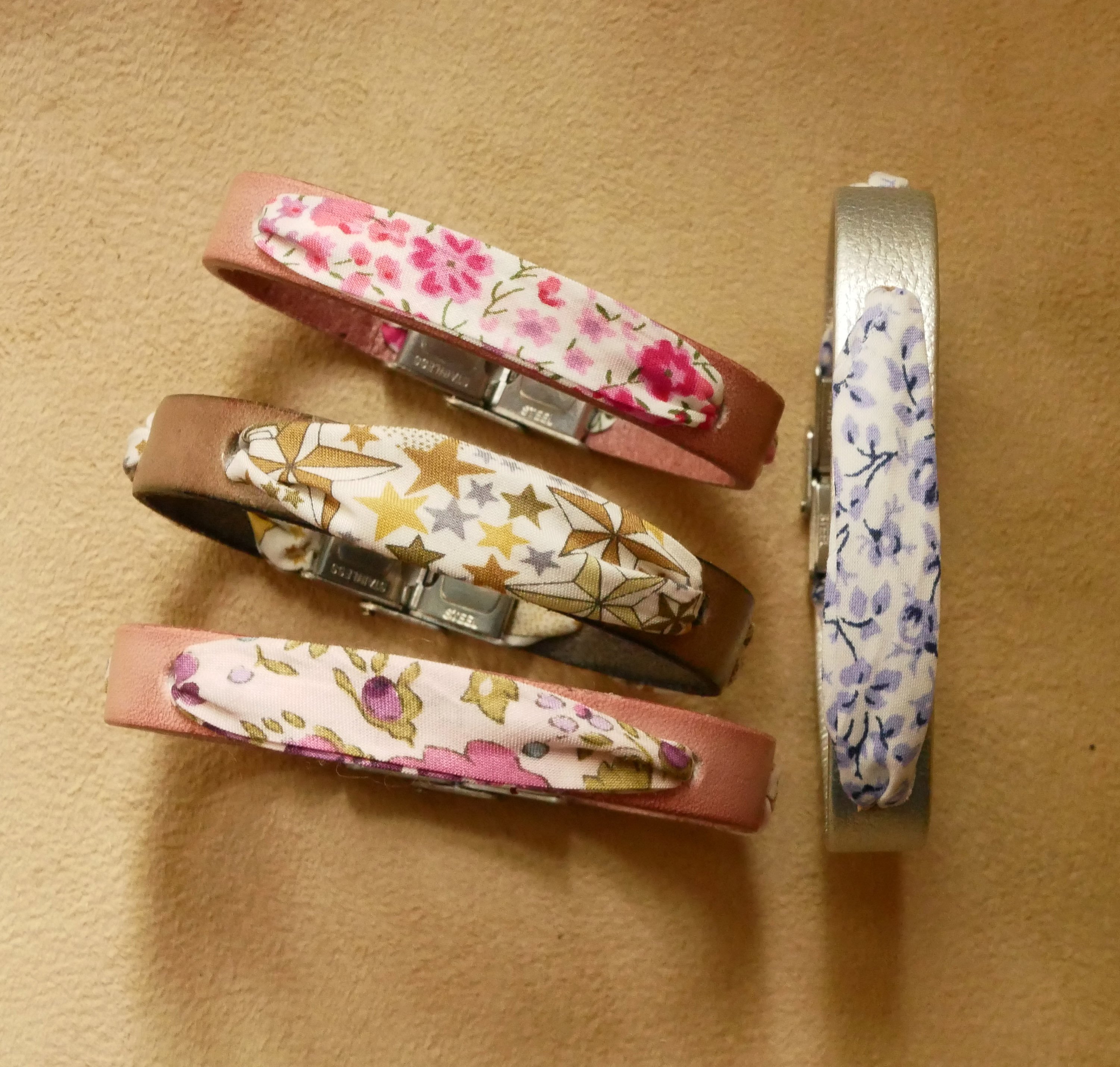 Pulsera Flor&acirc;me personalizada con cinta liberty y cuero a elegir