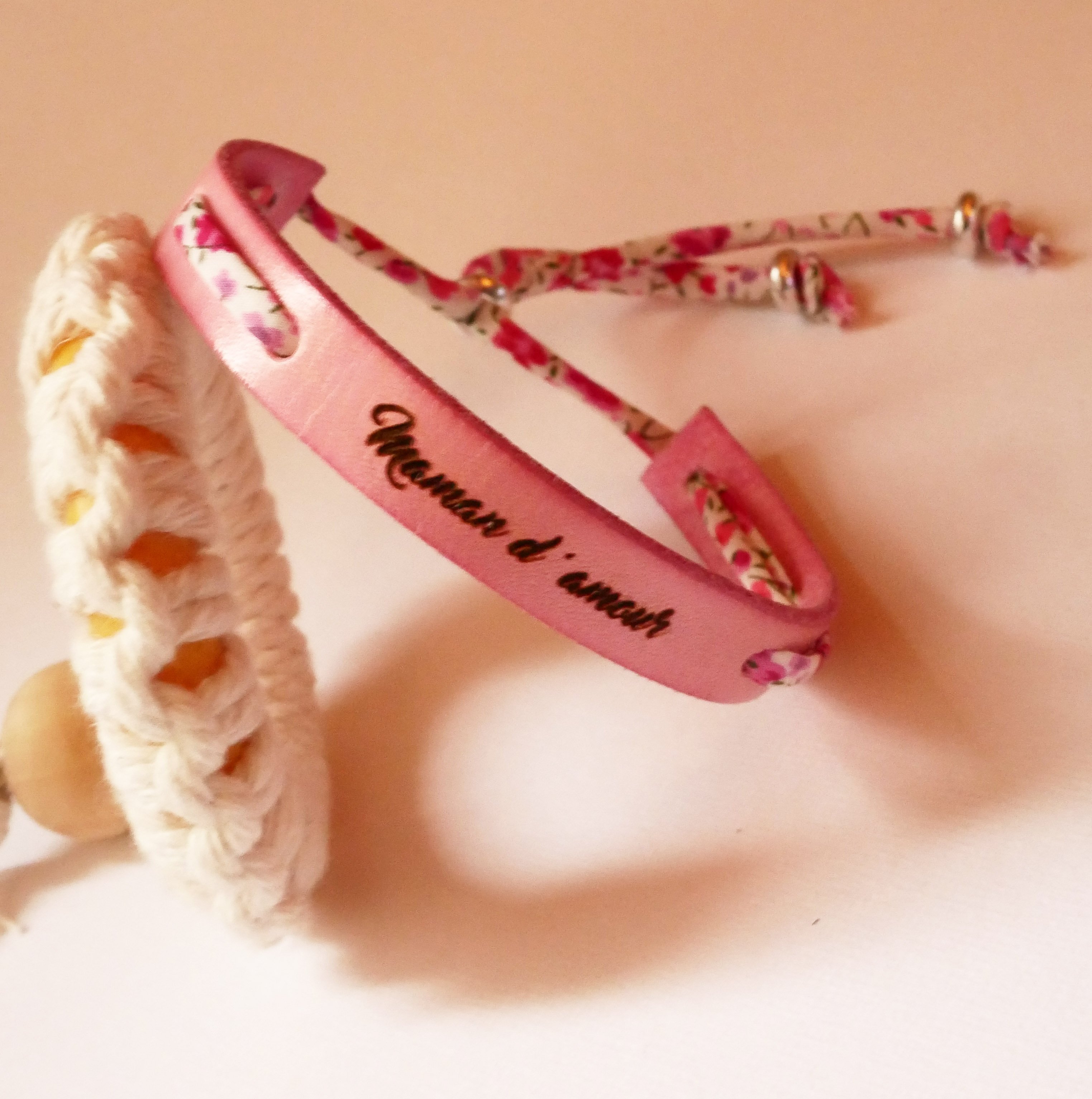 Pulsera Florâme para personalizar con cordón liberty a elegir y cuero para grabar