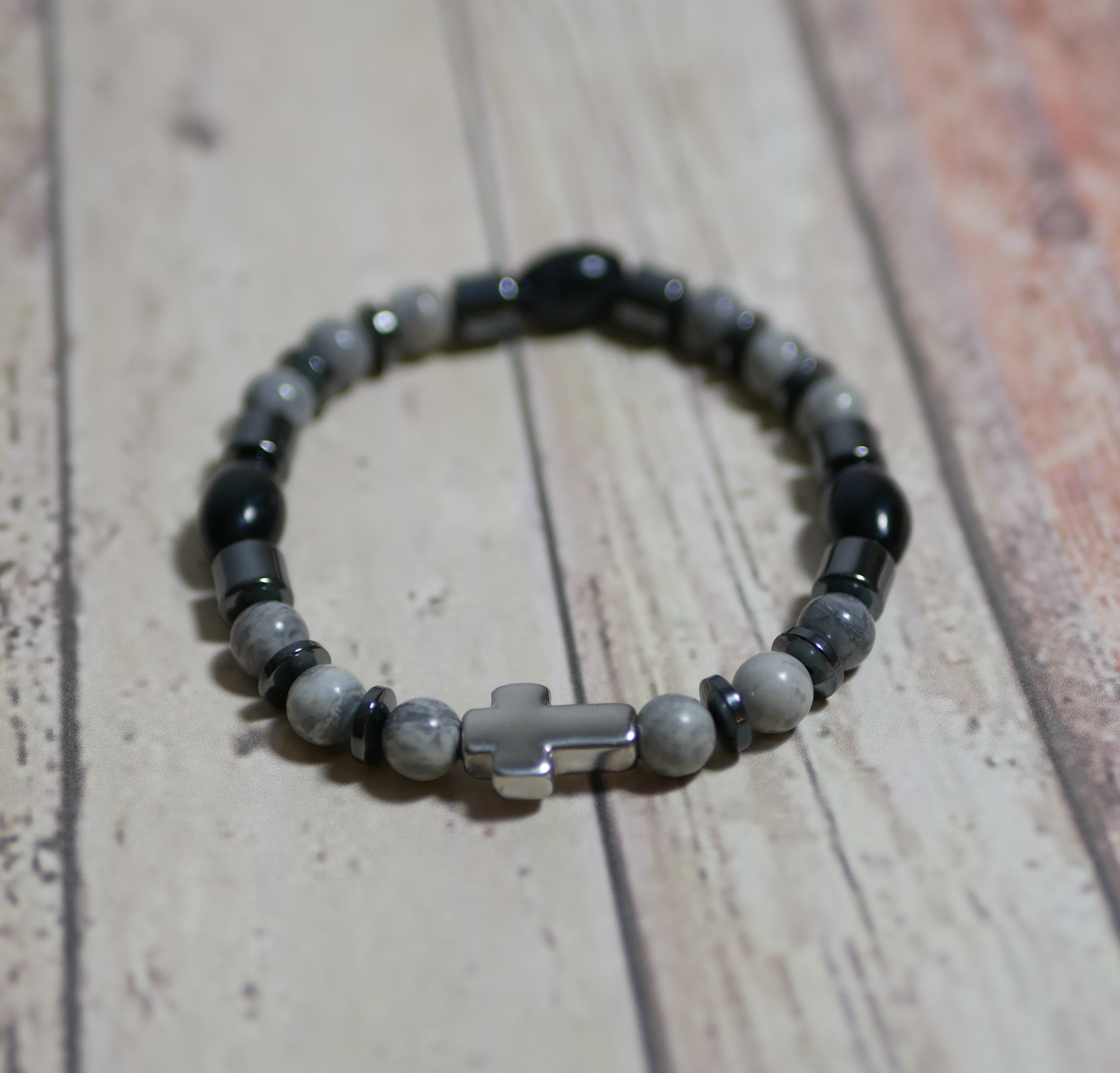 Pulsera de hombre con cruz, hematites y perlas grises