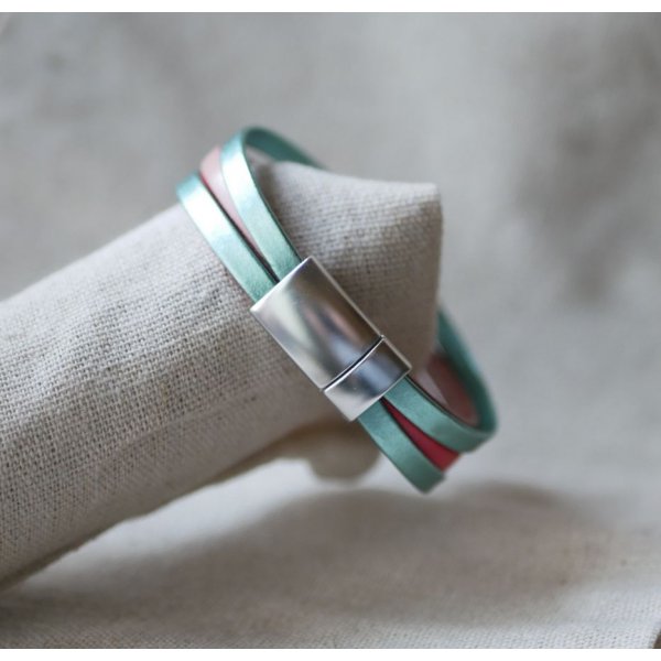 Pulsera de cuero con corazones para personalizar 