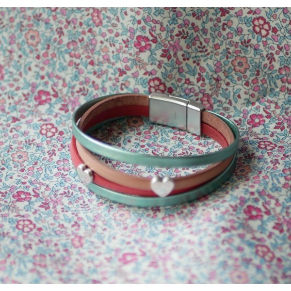 Pulsera de cuero con corazones para personalizar 