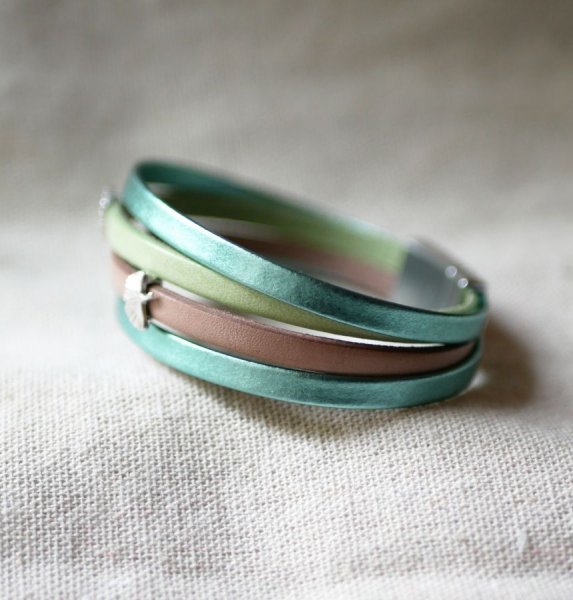 Pulsera brazalete de piel con dise&ntilde;o Ginkgo para personalizar 