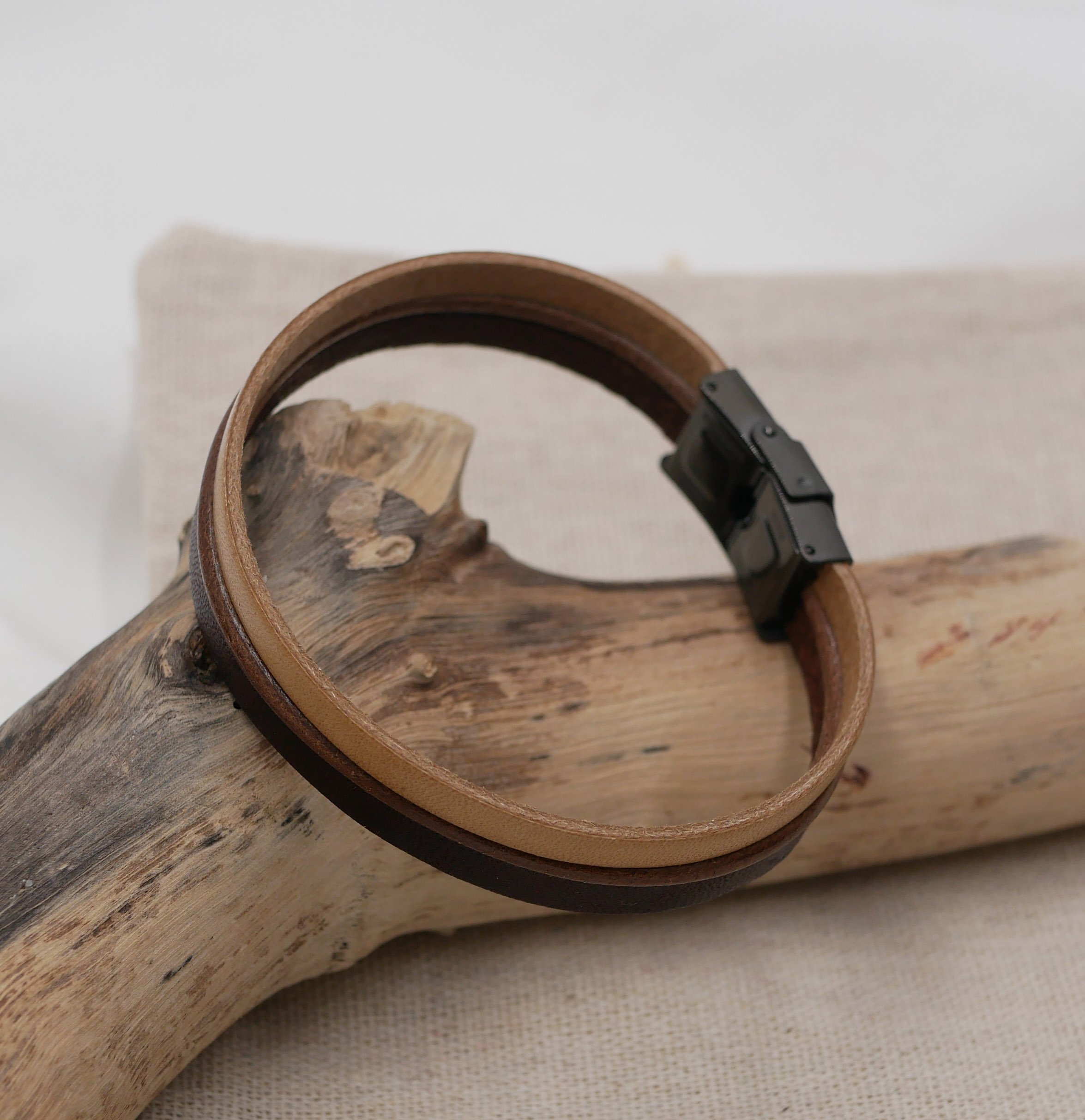 Pulsera vintage de cuero marr&oacute;n para hombre, personalizable mediante grabado 