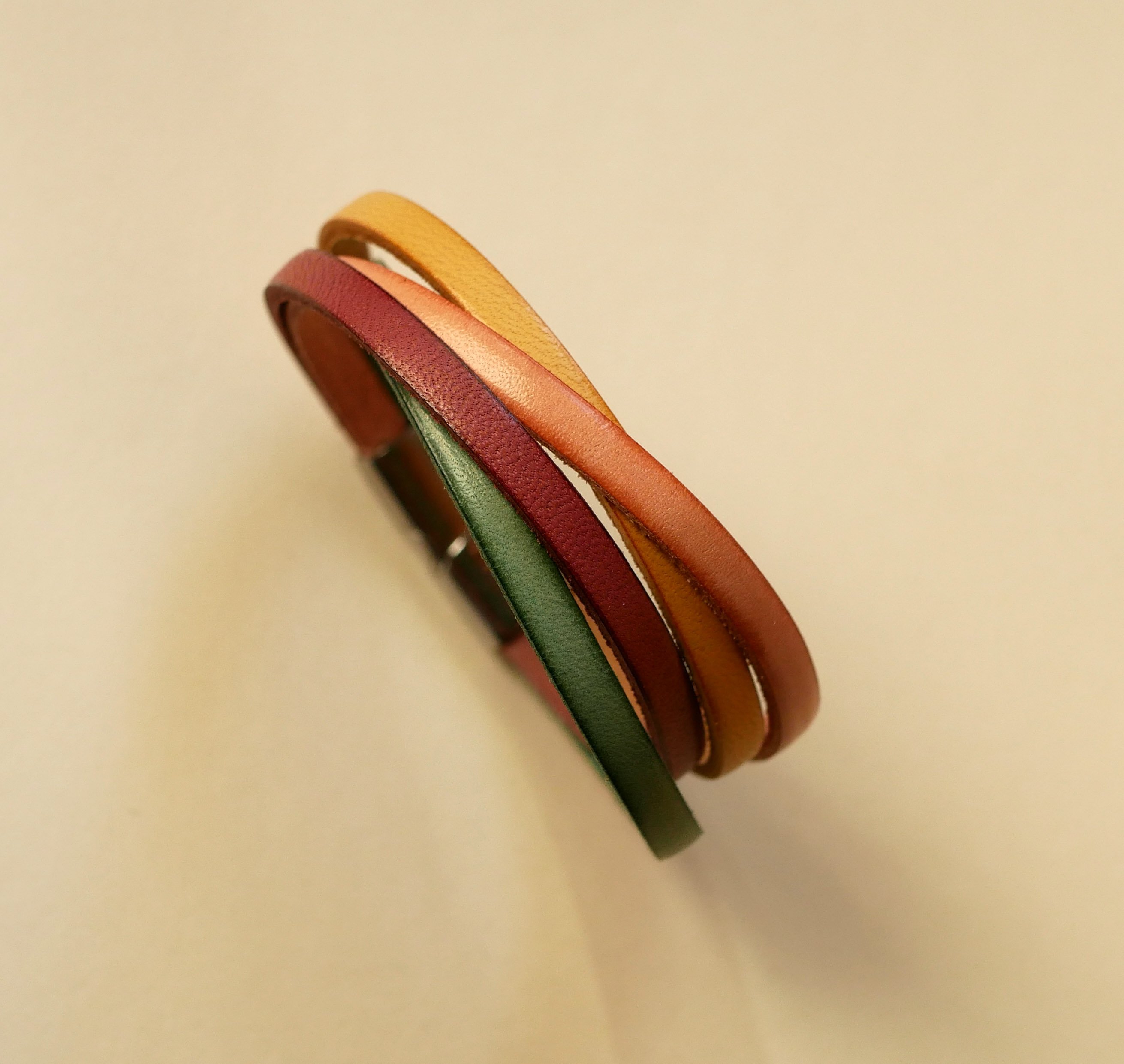 Pulsera brazalete en 4 pieles a elegir