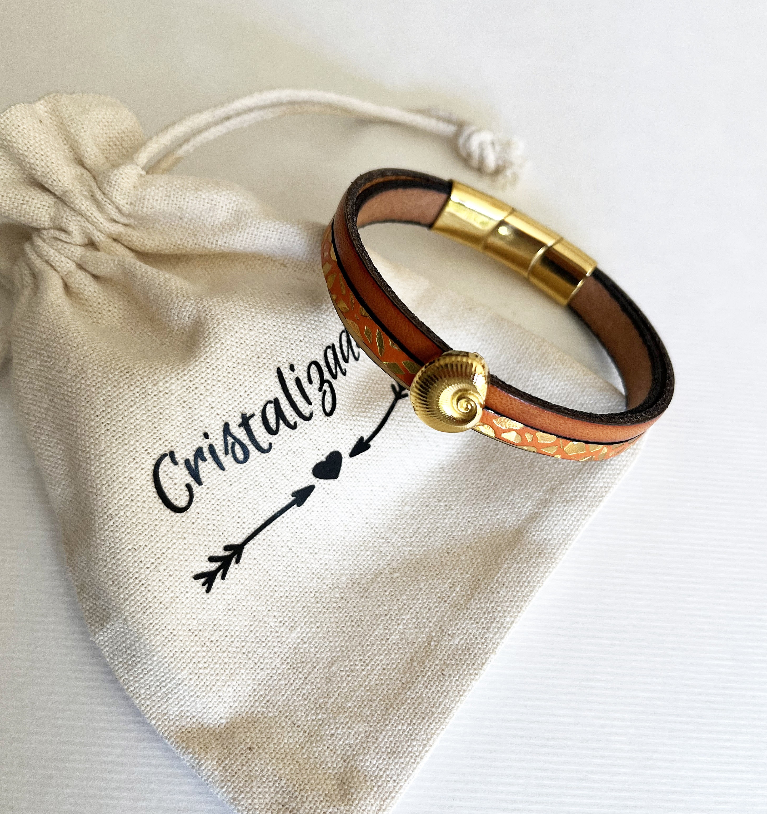 Pulsera brazalete de oro para mujer Oro y concha naranja