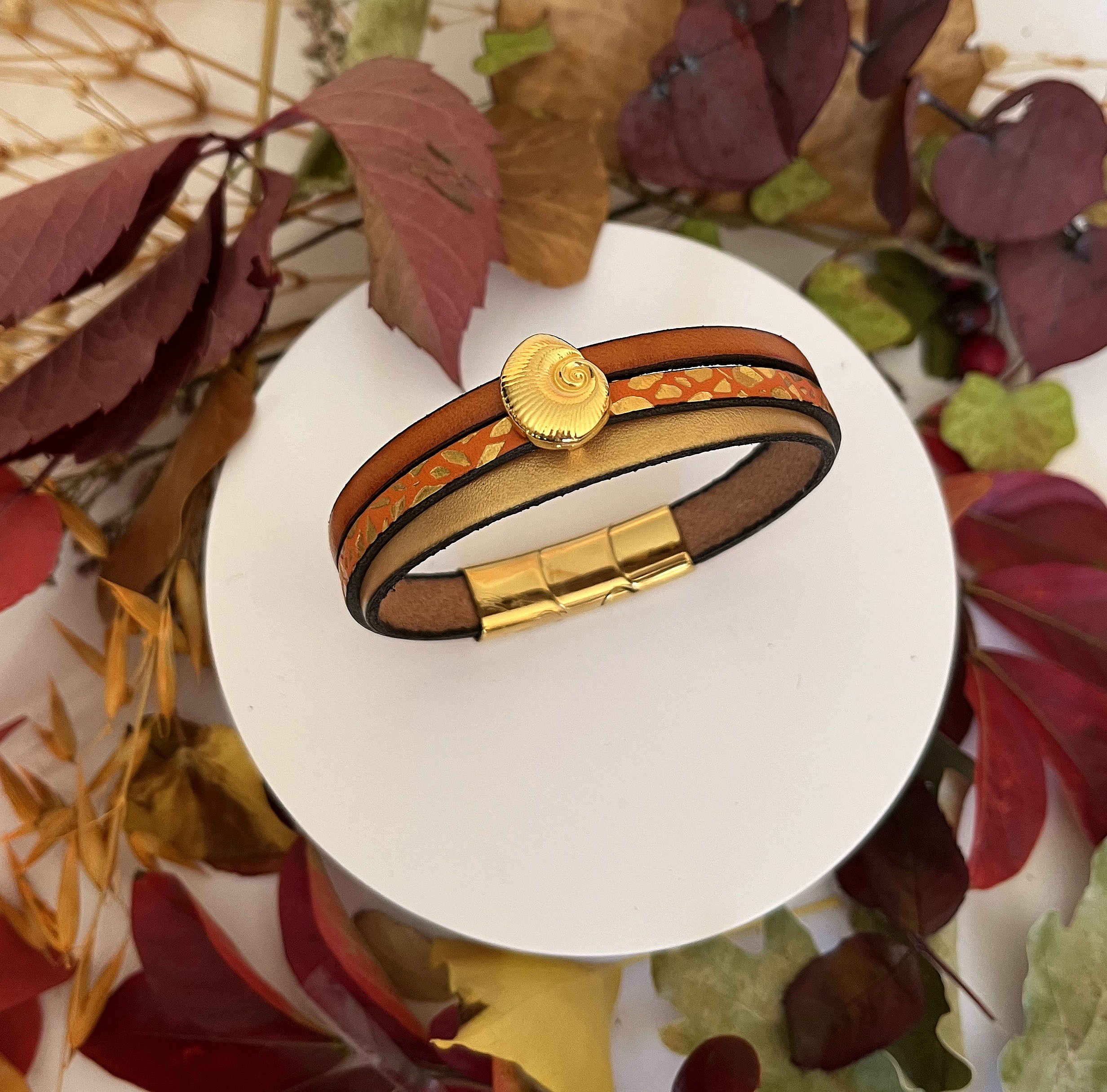 Pulsera brazalete de oro para mujer Oro y concha naranja