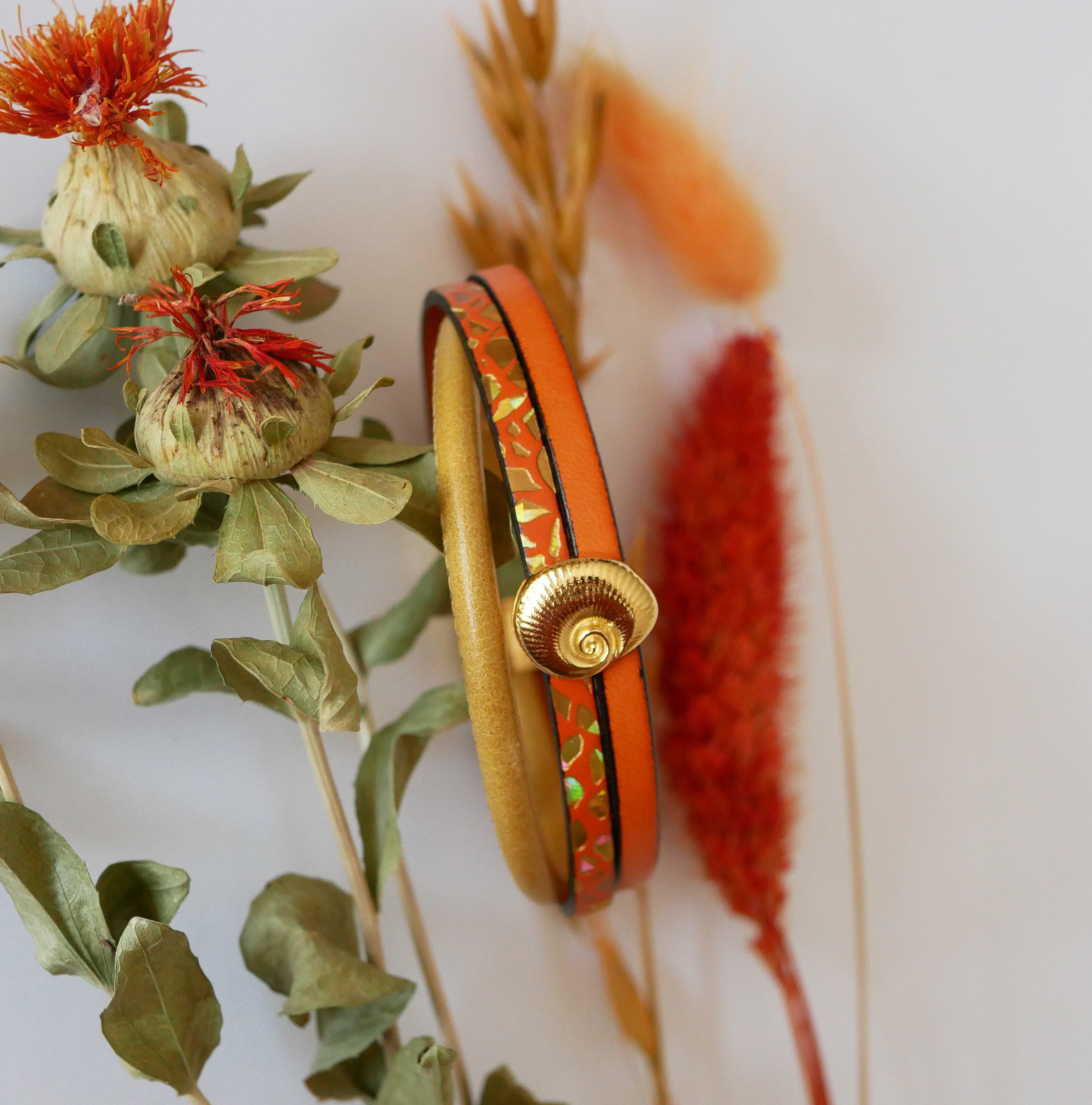 Pulsera brazalete de oro para mujer Oro y concha naranja