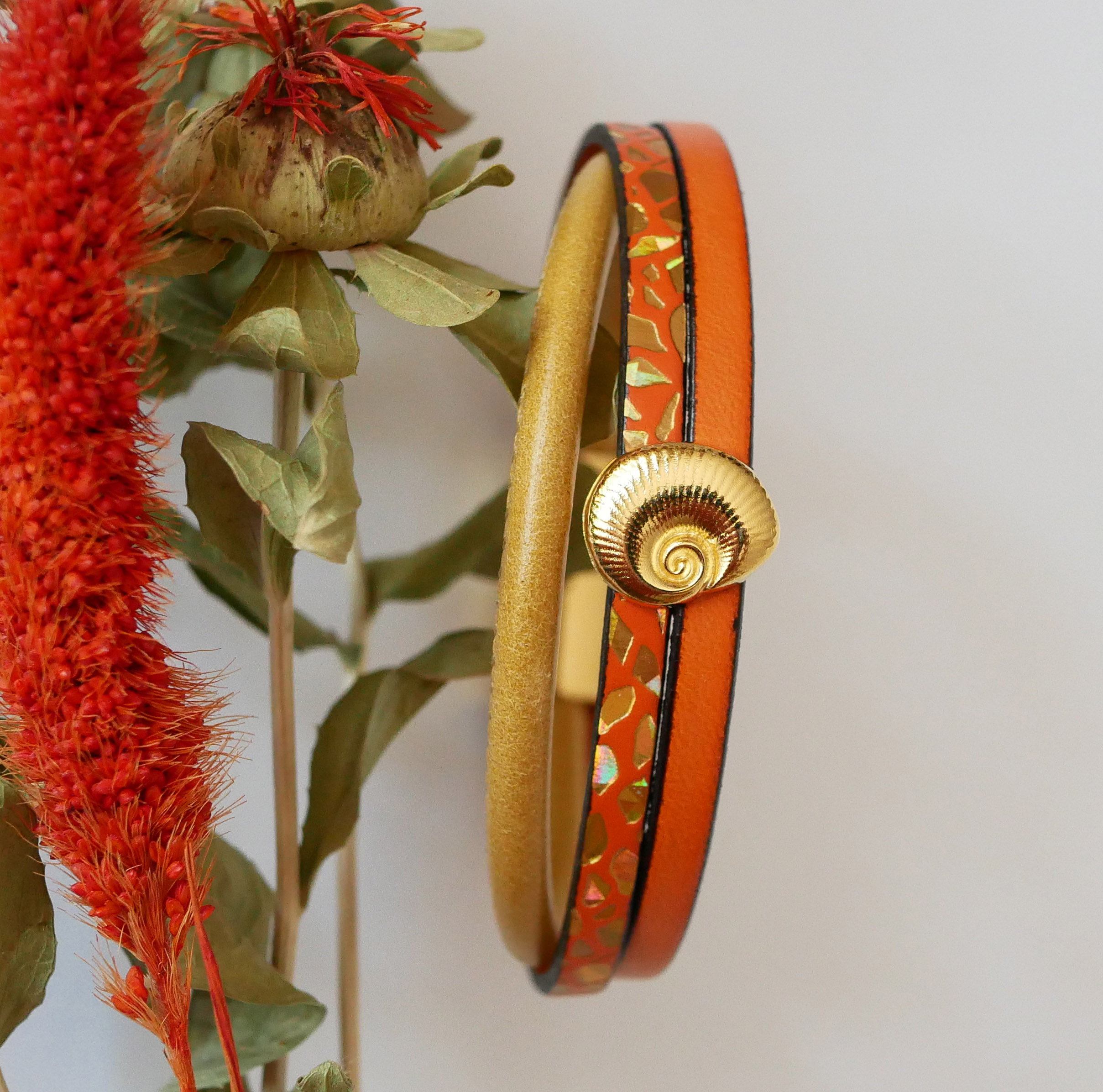 Pulsera brazalete de oro para mujer Oro y concha naranja