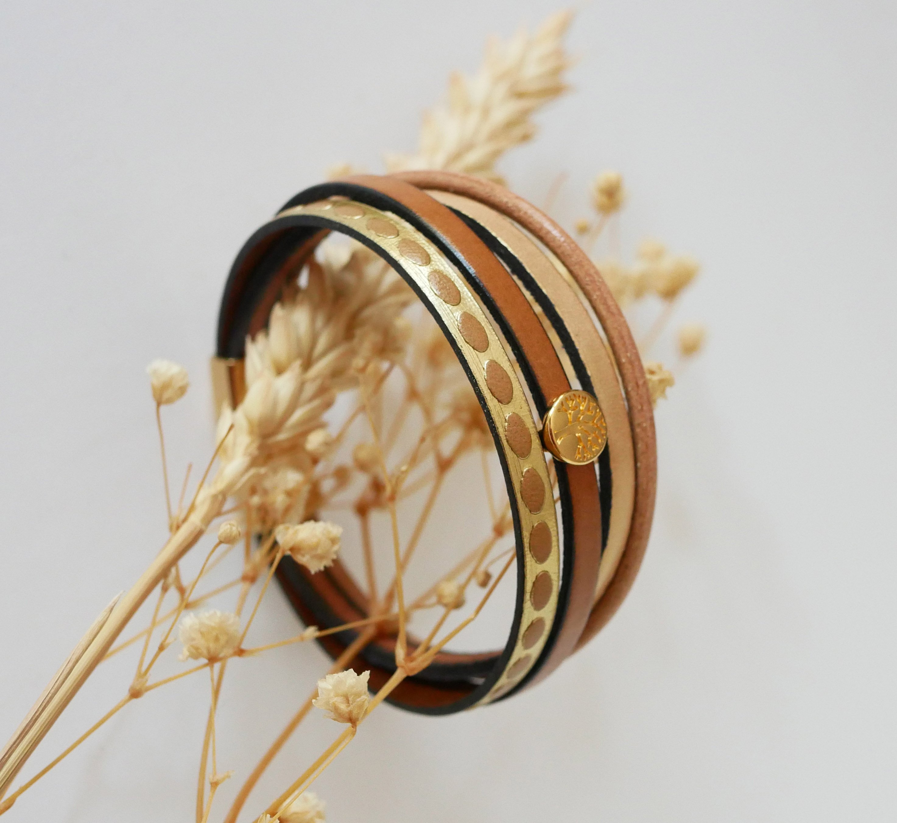 Pulsera pu&ntilde;o de oro para mujer con cabuj&oacute;n mini &aacute;rbol de la vida