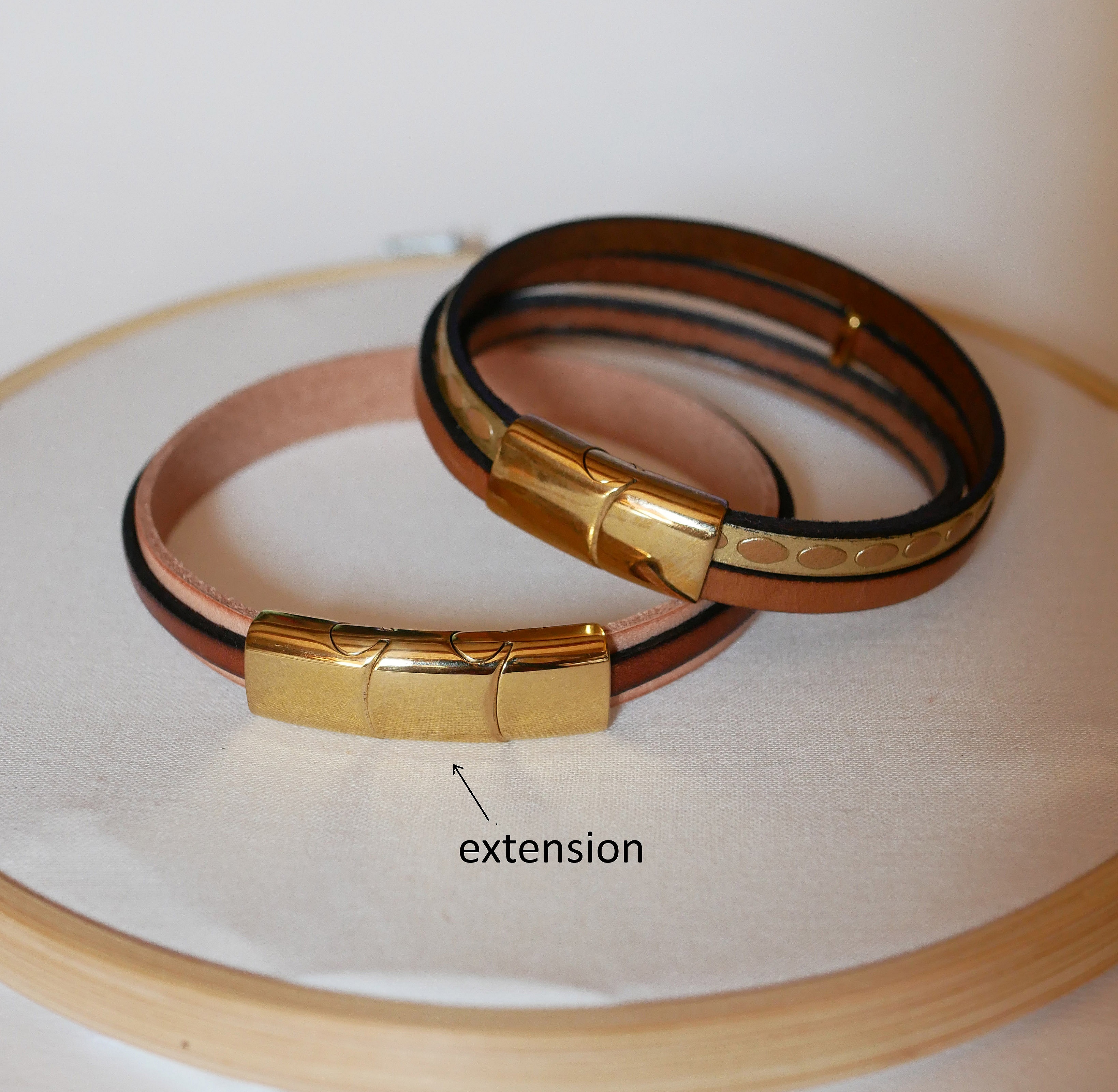 Pulsera brazalete de oro para mujer Oro y concha naranja