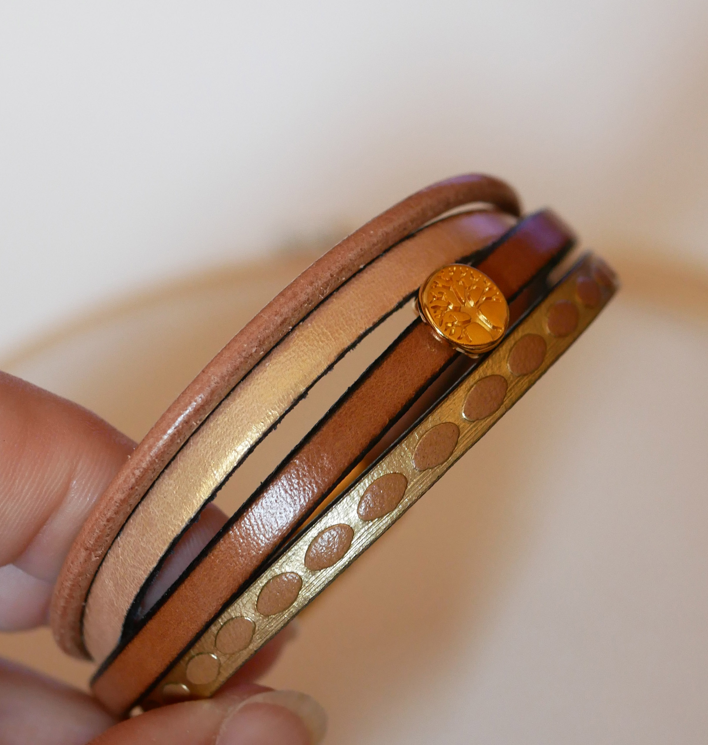 Pulsera puño de oro para mujer con cabujón mini árbol de la vida
