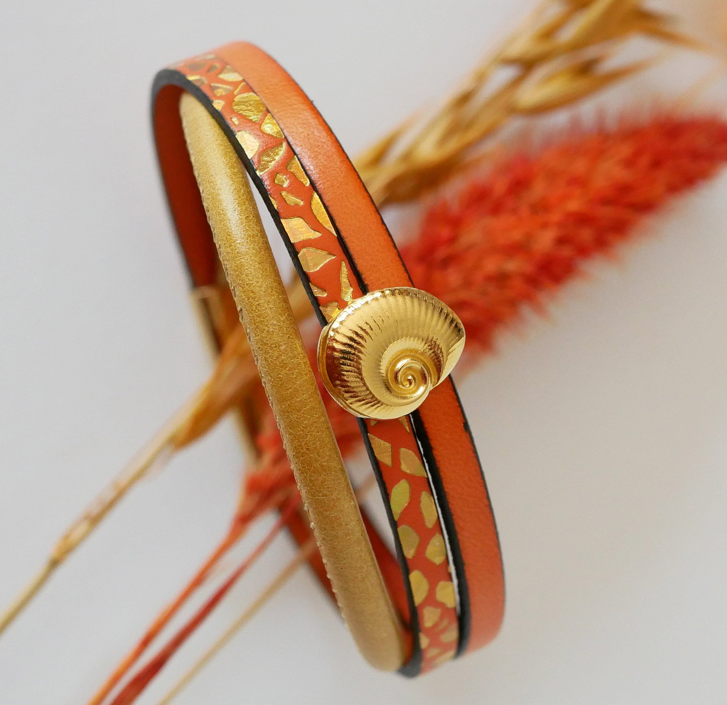 Pulsera brazalete de oro para mujer Oro y concha naranja