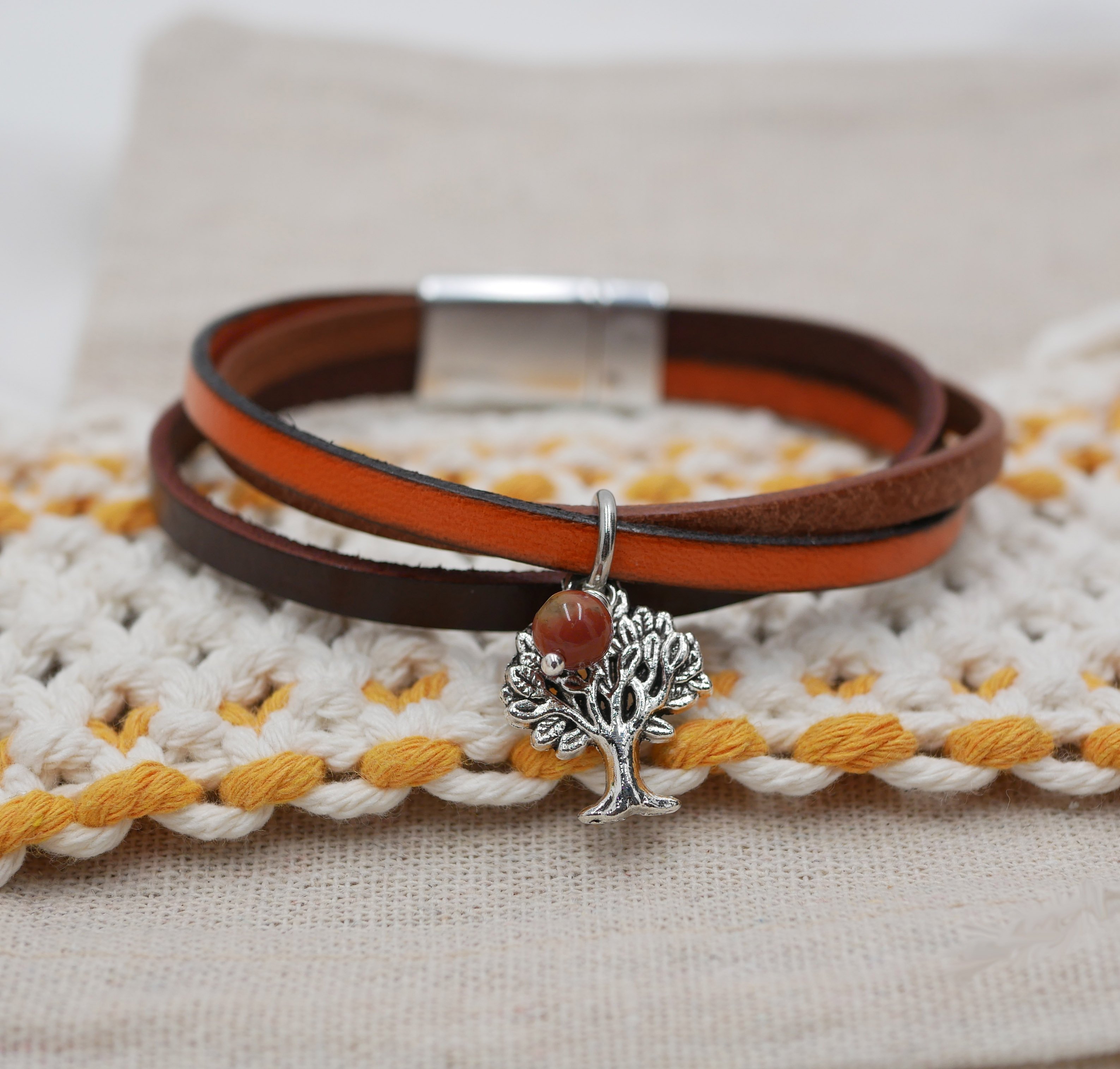 Pulsera brazalete de cuero para mujer Colgante de oto&ntilde;o a elegir