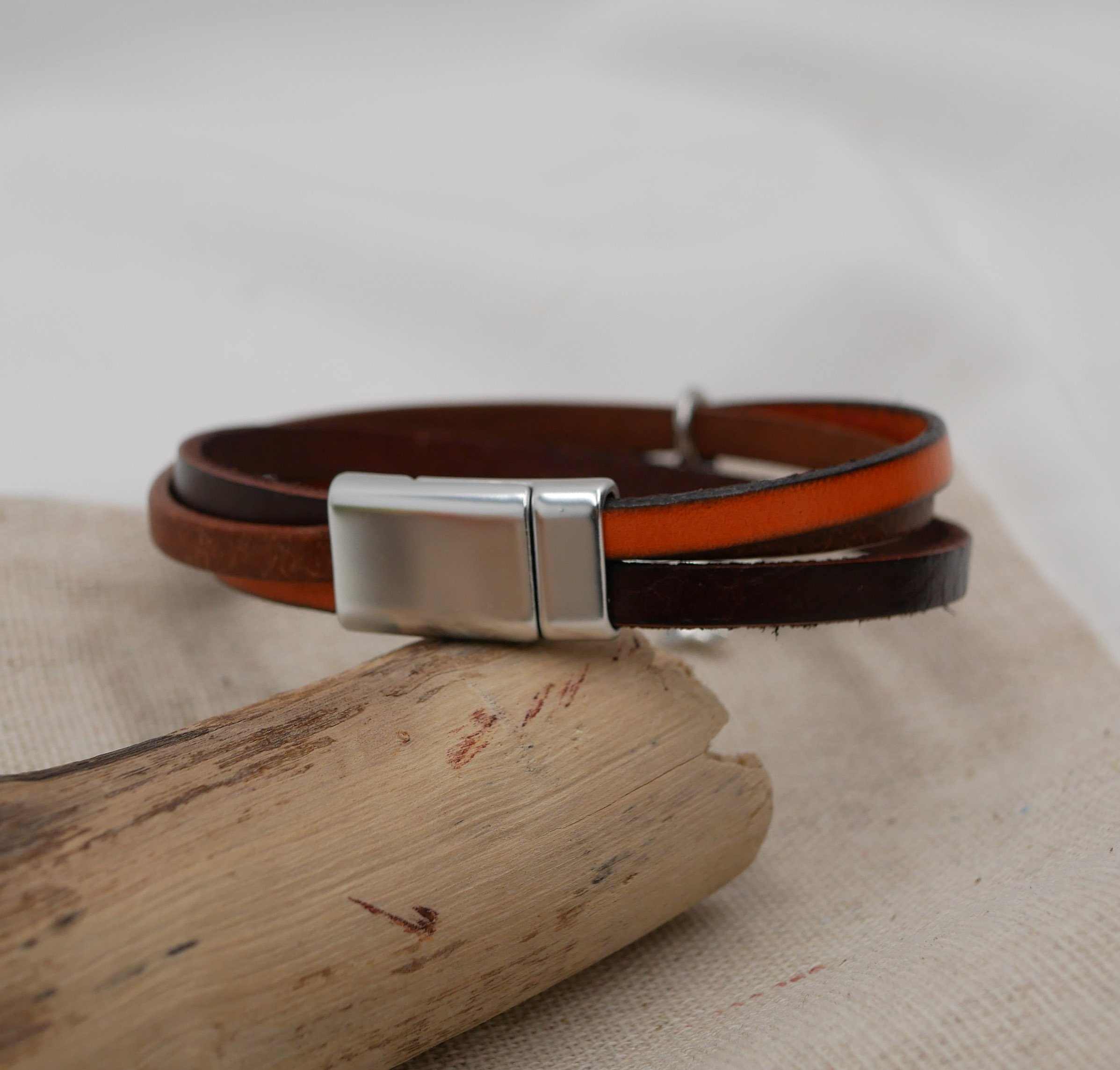 Pulsera brazalete de cuero para mujer Colgante de oto&ntilde;o a elegir