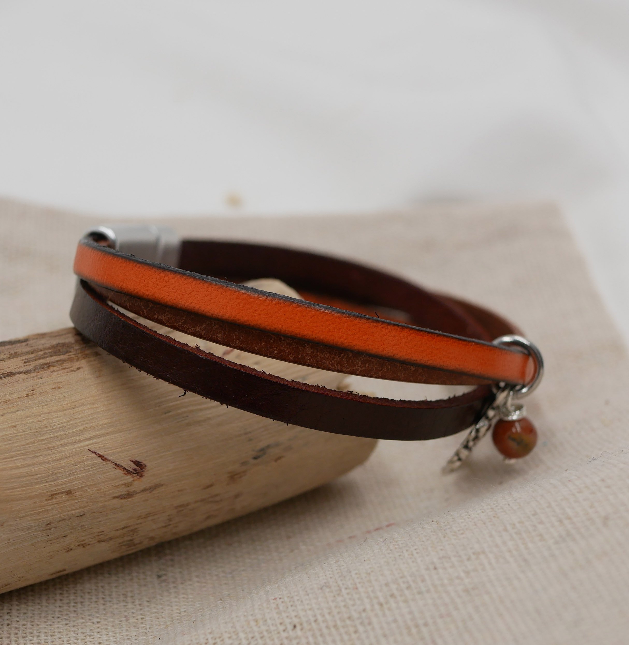 Pulsera brazalete de cuero para mujer Colgante de oto&ntilde;o a elegir