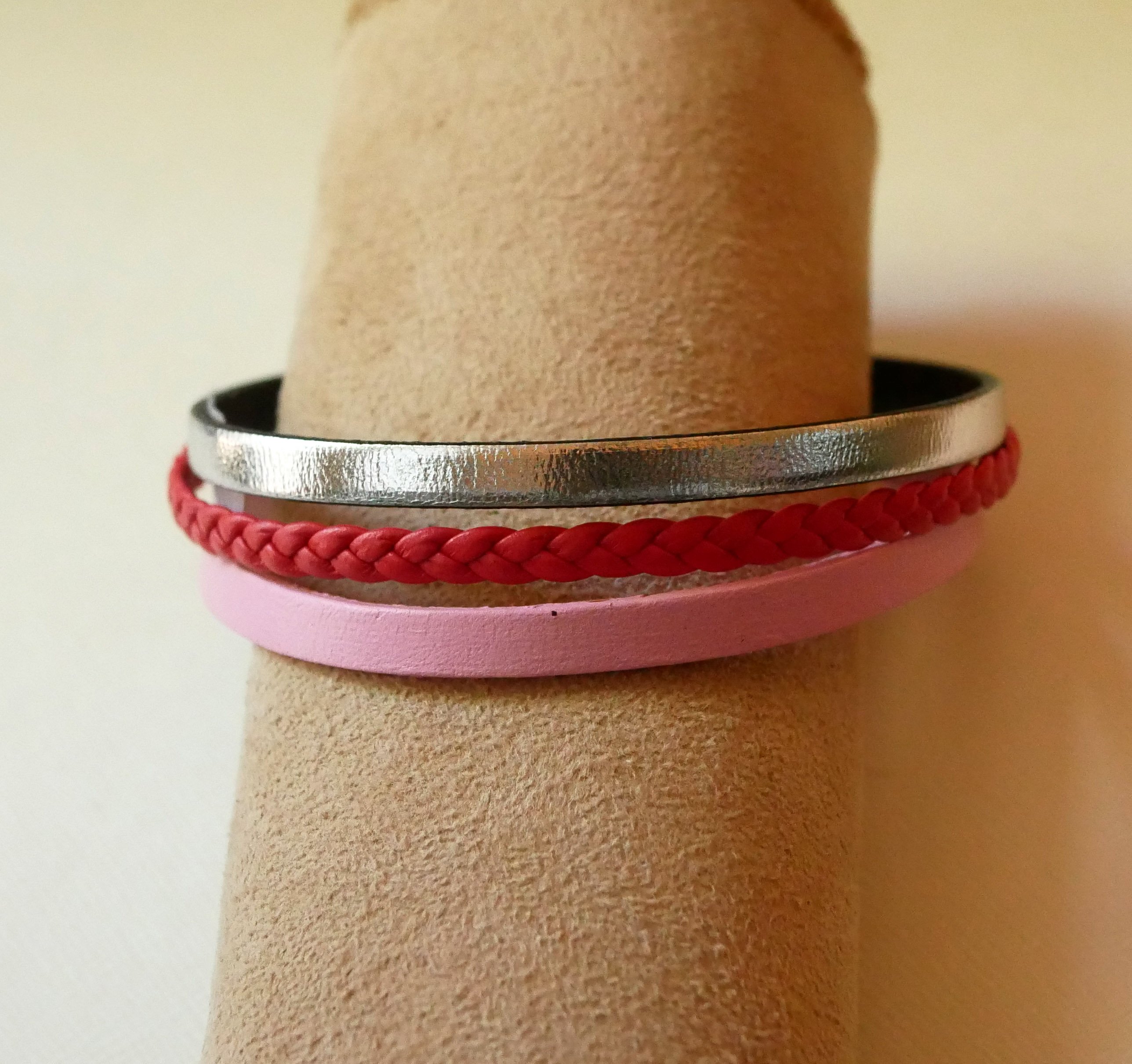 Bracelet manchette multi-cuirs tressé Rouge Corail et cuir Argenté et rose