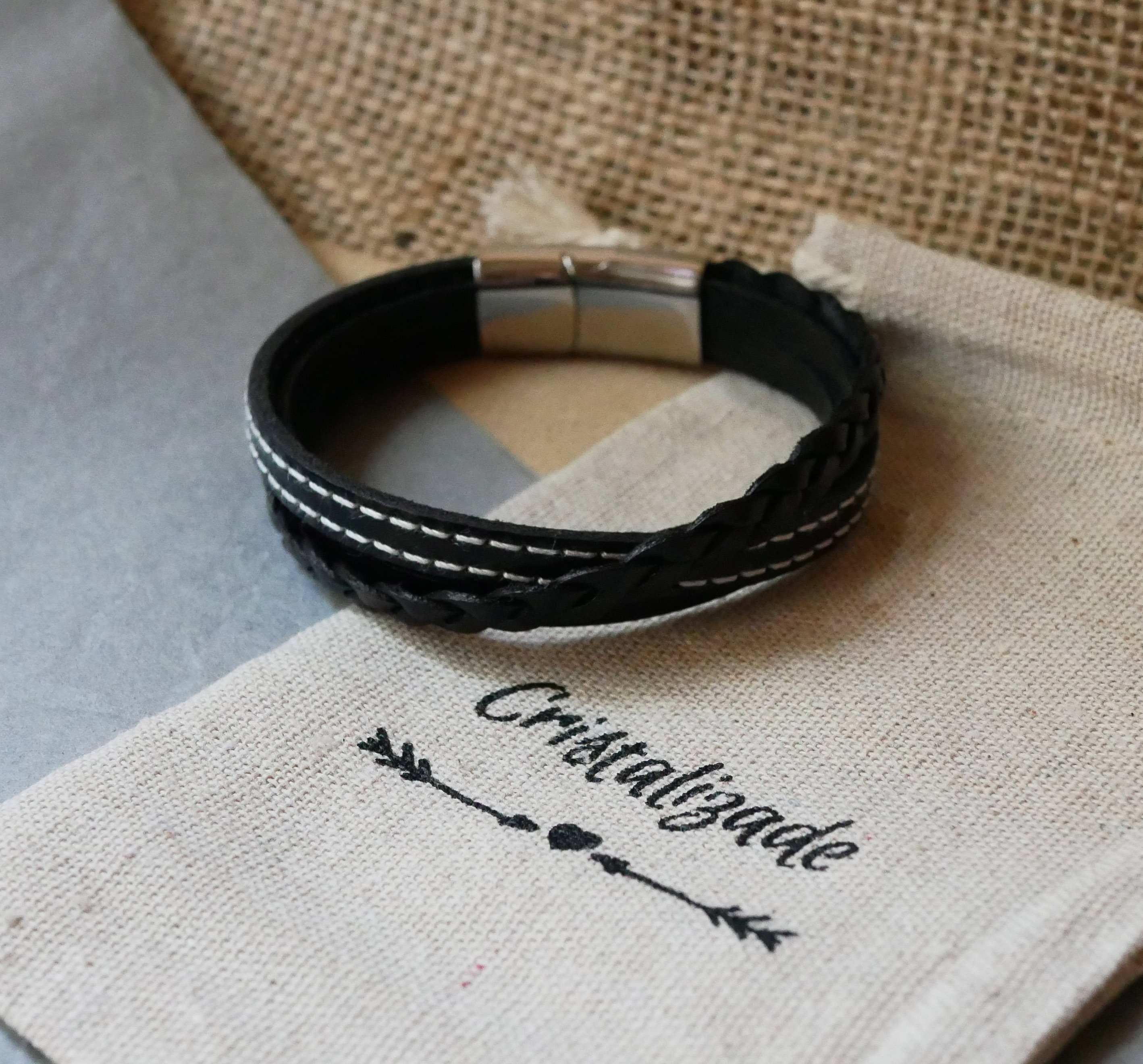 Pulsera brazalete de cuero negro para hombre