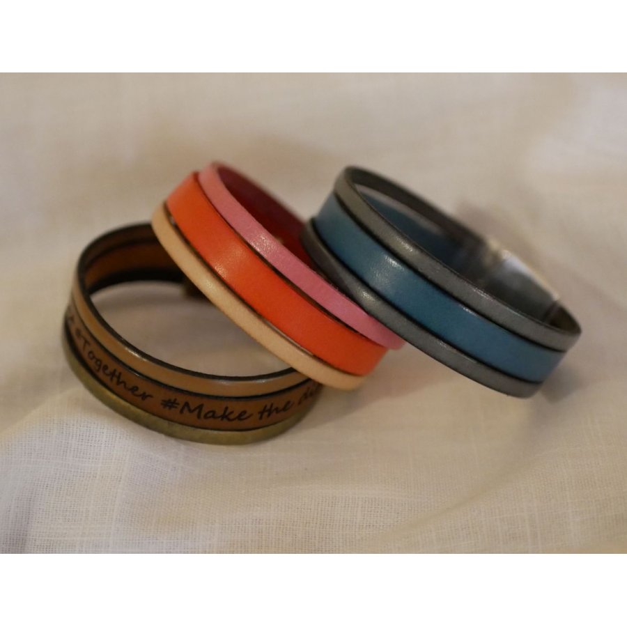 Pulsera brazalete para personalizar los colores de la piel y el mensaje grabado