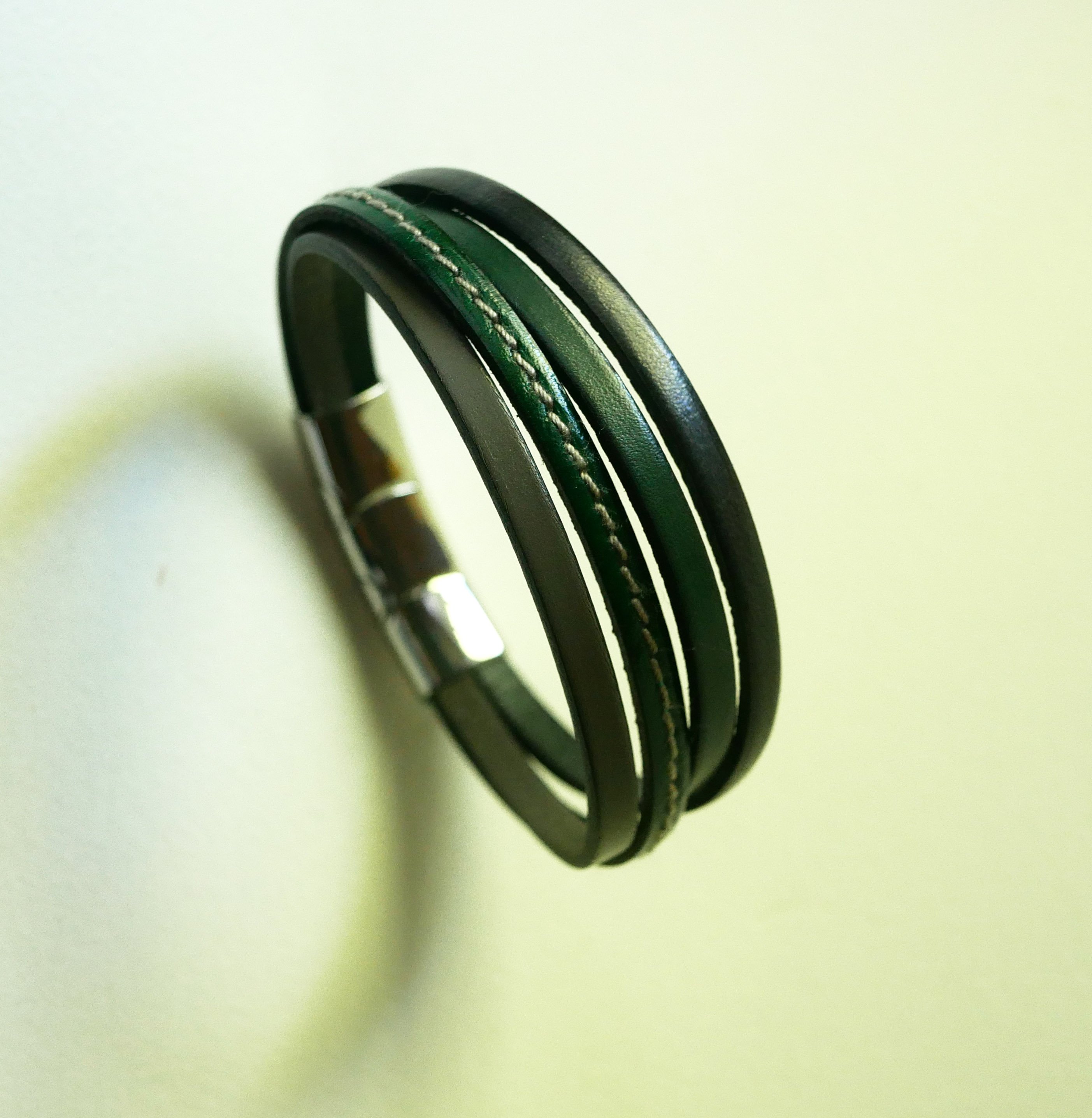 Pulsera brazalete de cuero verde y gris para hombre