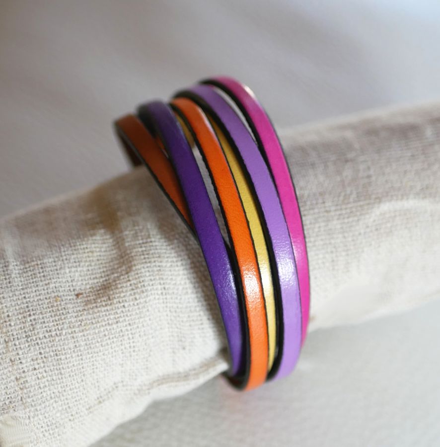 Pulsera brazalete multicuero en colores tónicos