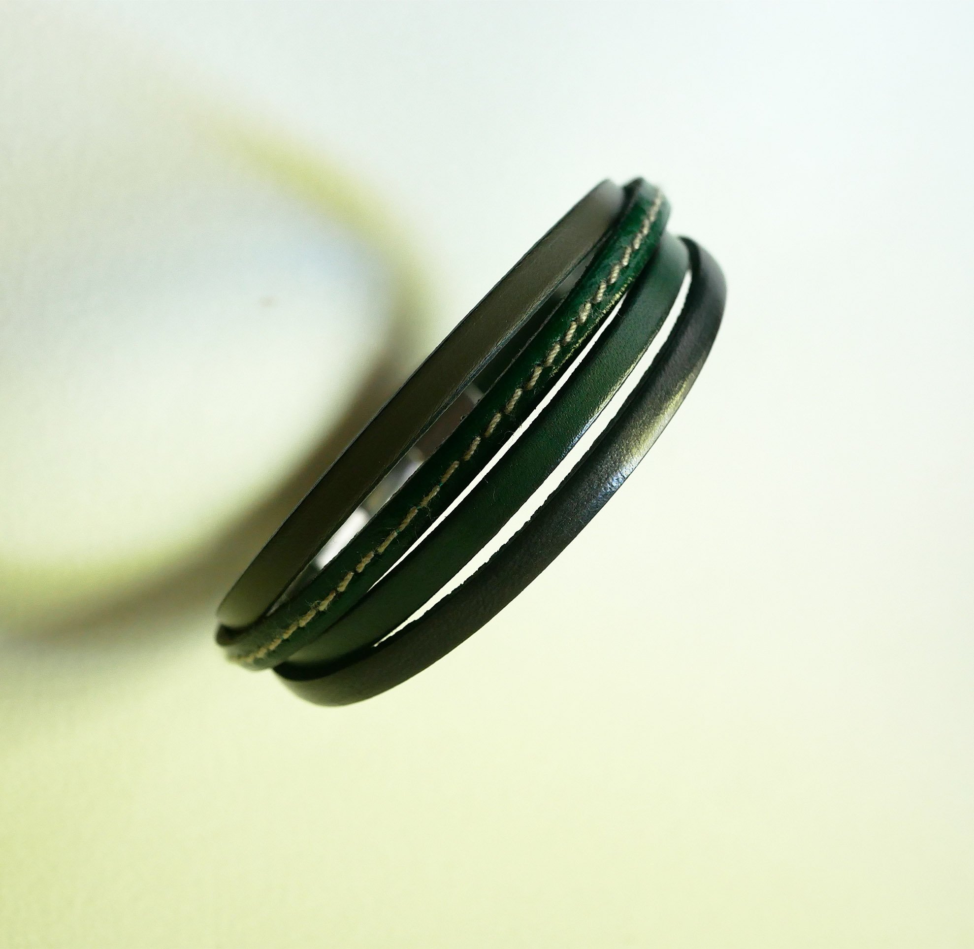 Pulsera brazalete de cuero verde y gris para hombre
