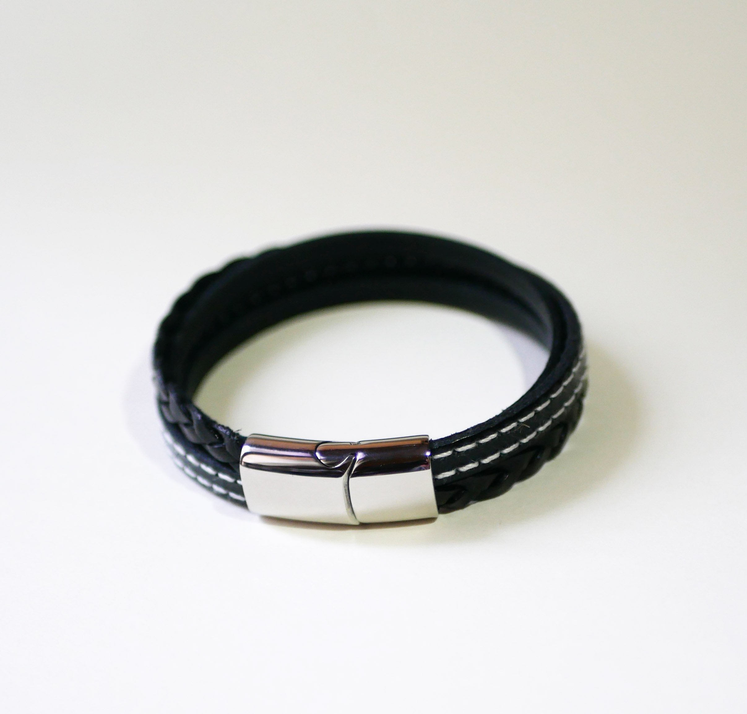 Pulsera brazalete de cuero negro para hombre