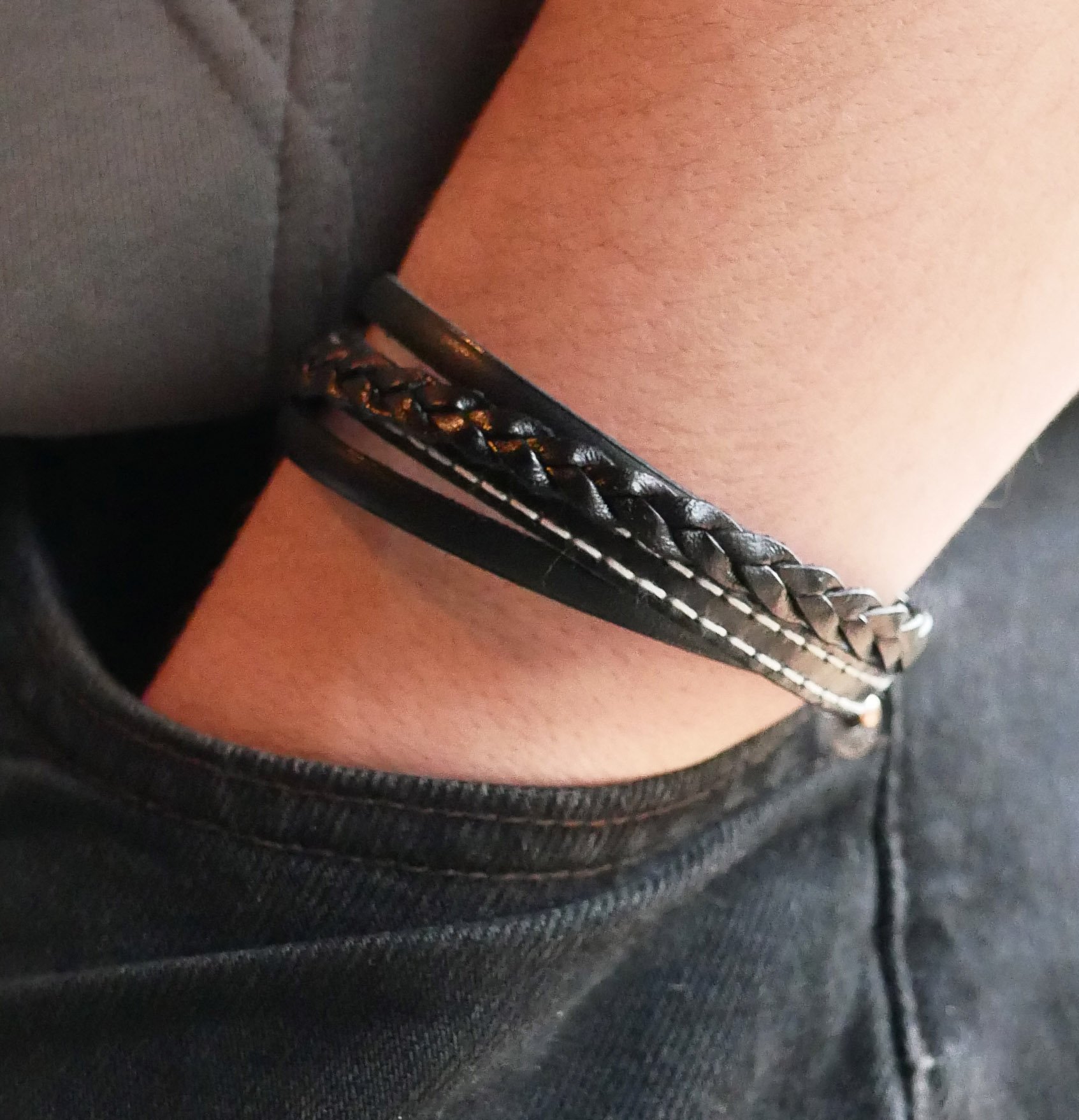 Pulsera brazalete de cuero negro para hombre