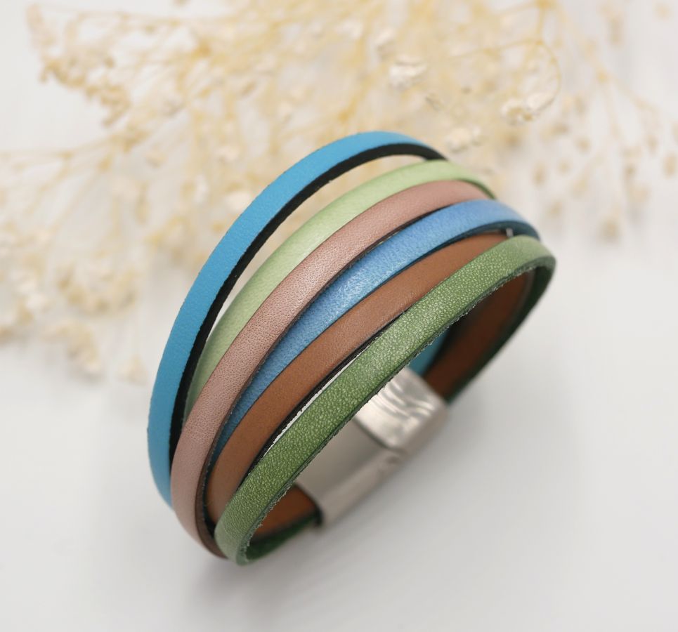 Pulsera brazalete multicuero en colores pastel