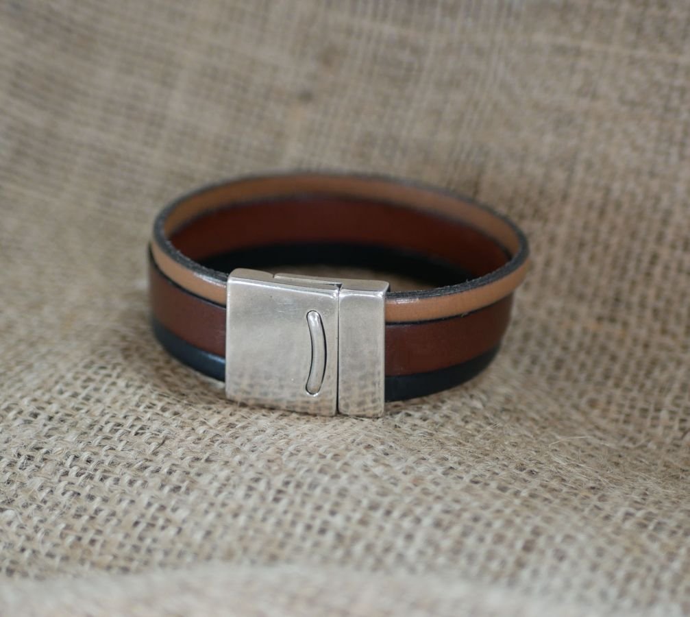 Pulsera brazalete para personalizar los colores de la piel y el mensaje grabado