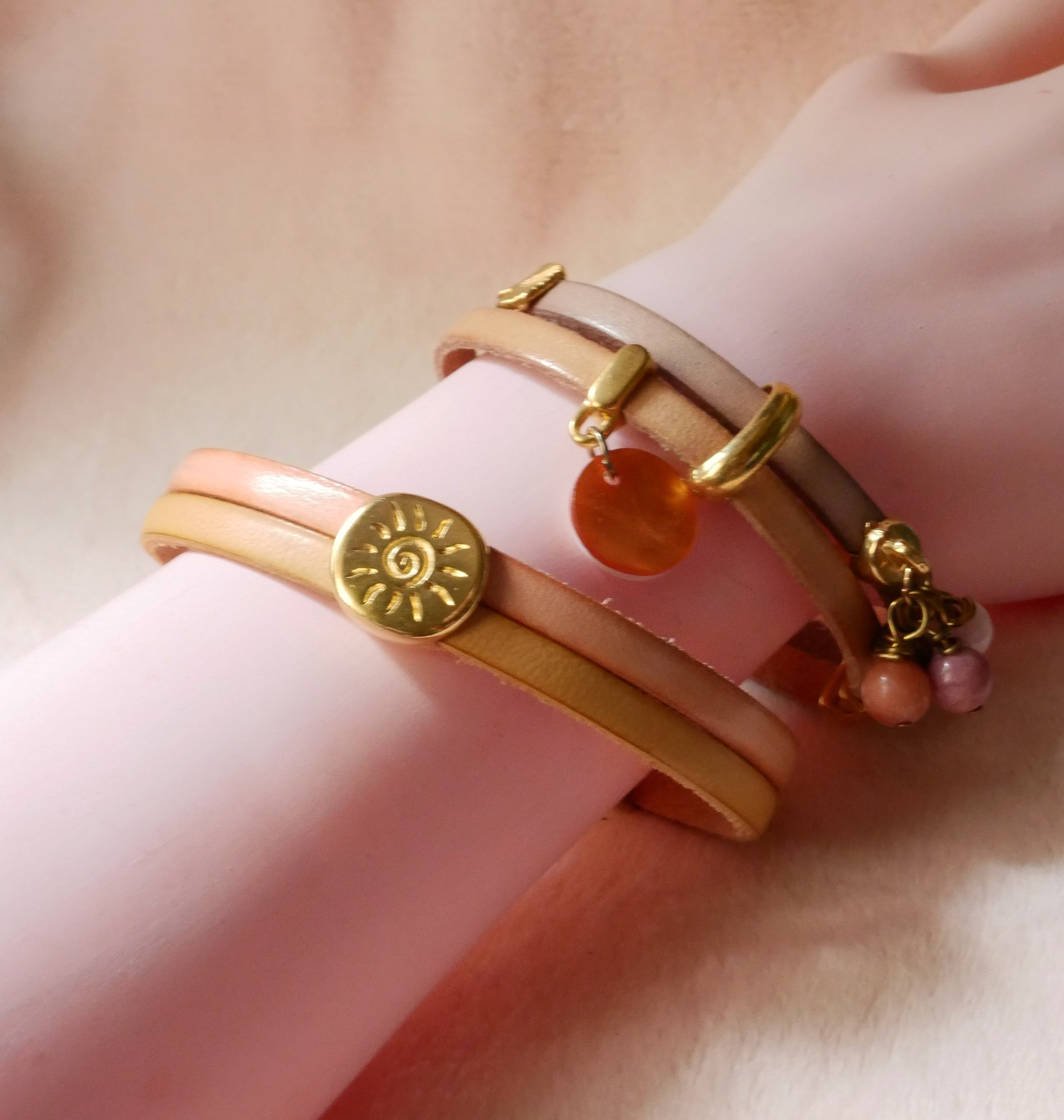 Pulsera de oro Soleil en dúo de pieles para personalizar y grabar