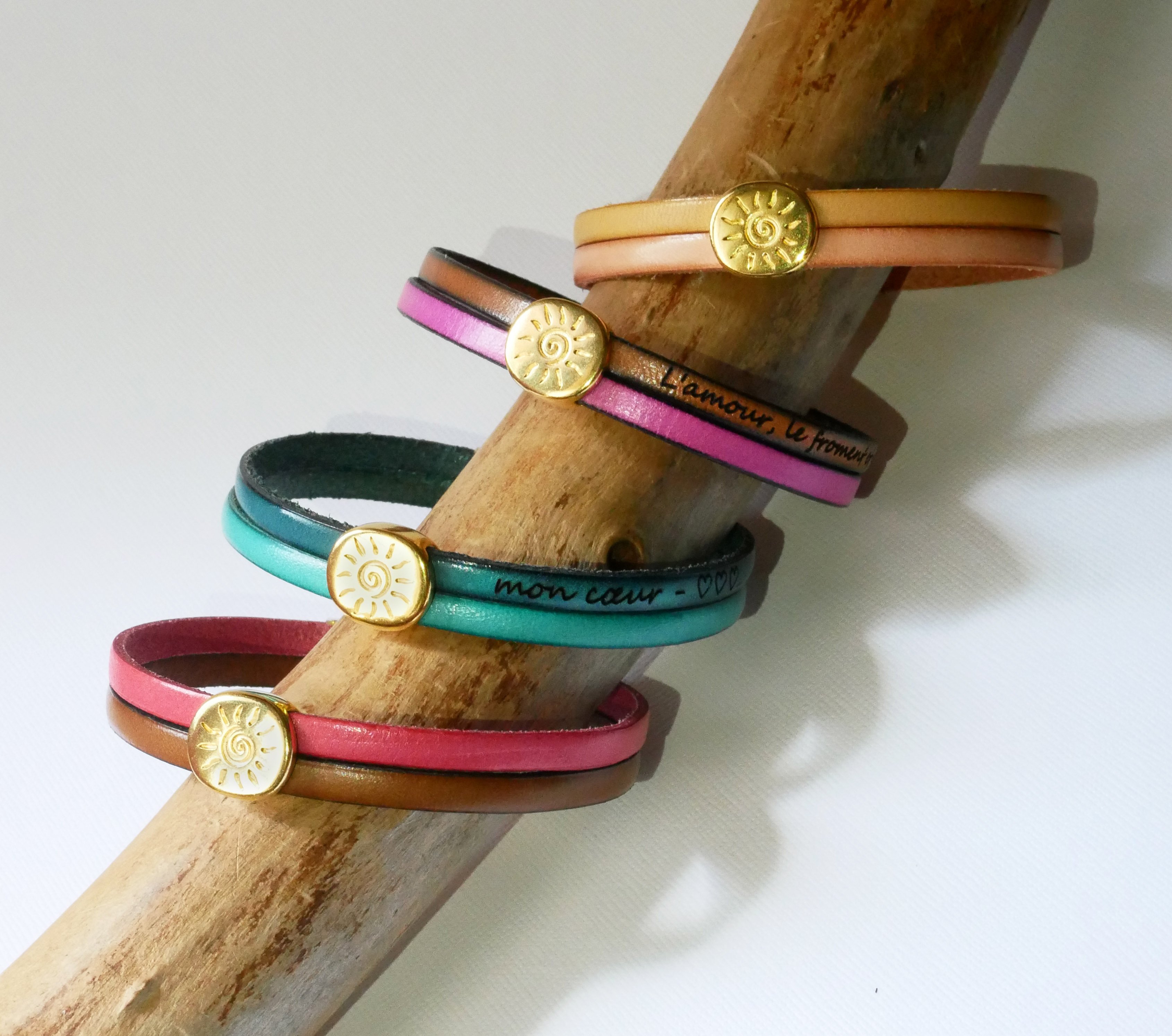 Pulsera de oro Soleil en d&uacute;o de pieles para personalizar y grabar