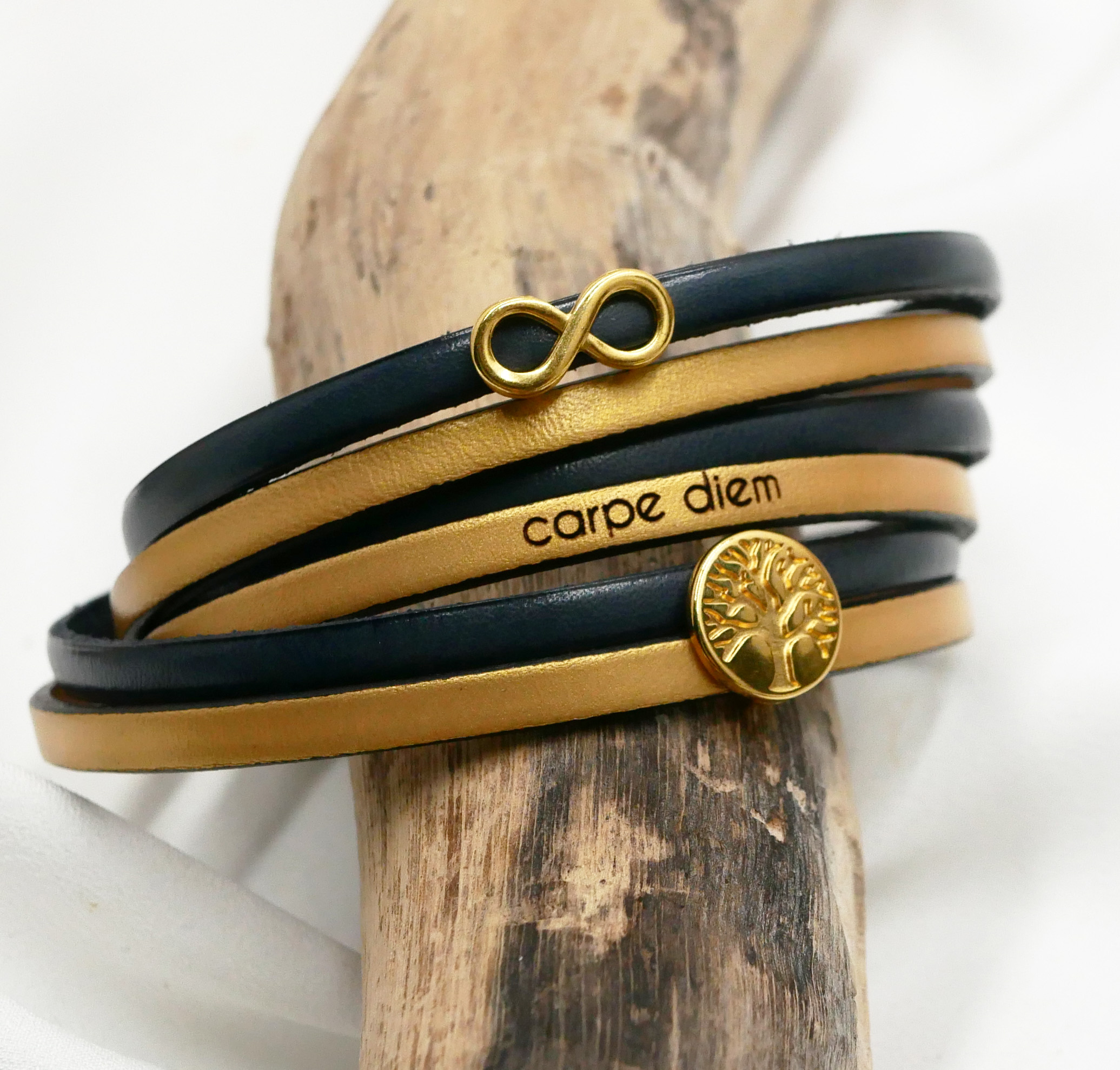 Pulsera de cuero multivuelta símbolo del infinito con cabujón dorado del árbol de la vida para personalizar  