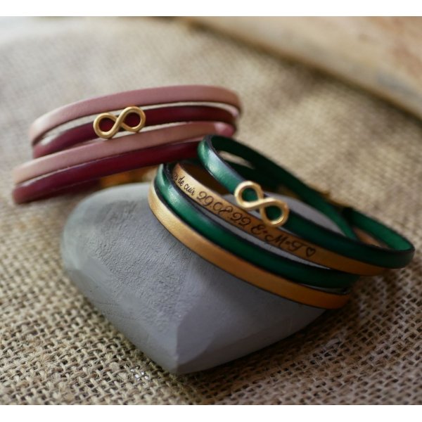 Regalo para mam&aacute; pulsera dorada s&iacute;mbolo del infinito en 2 pieles para personalizar  