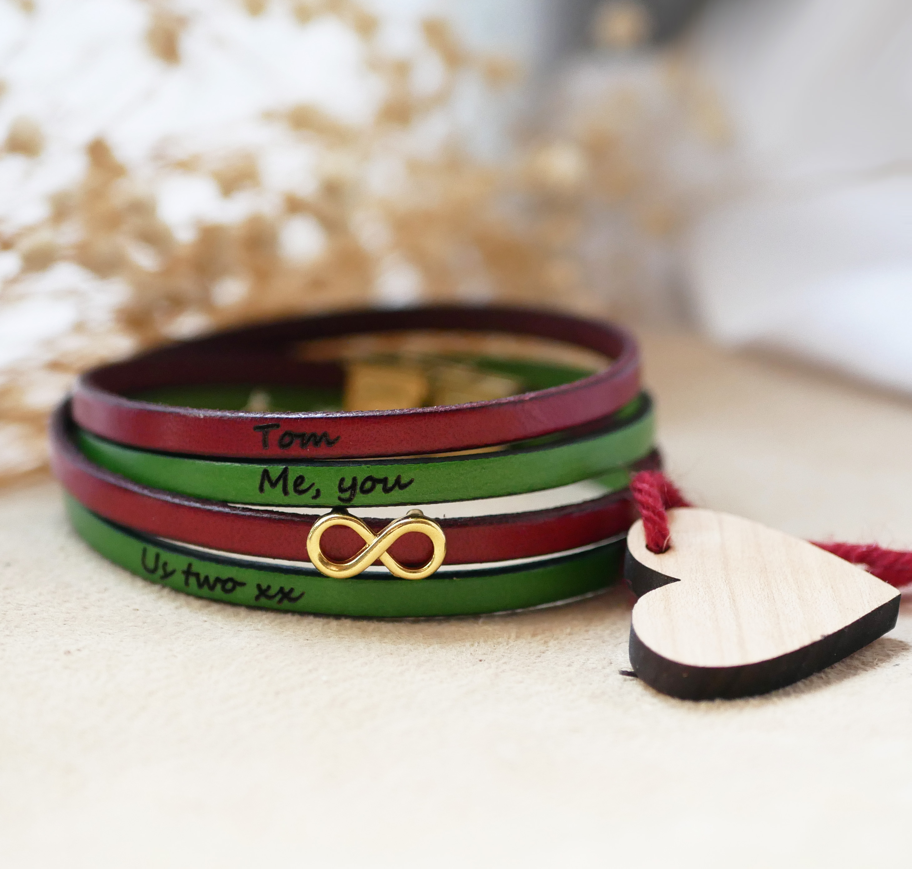 Pulsera dorada con el símbolo del infinito para regalo de San Valentín en 2 pieles para personalizar  