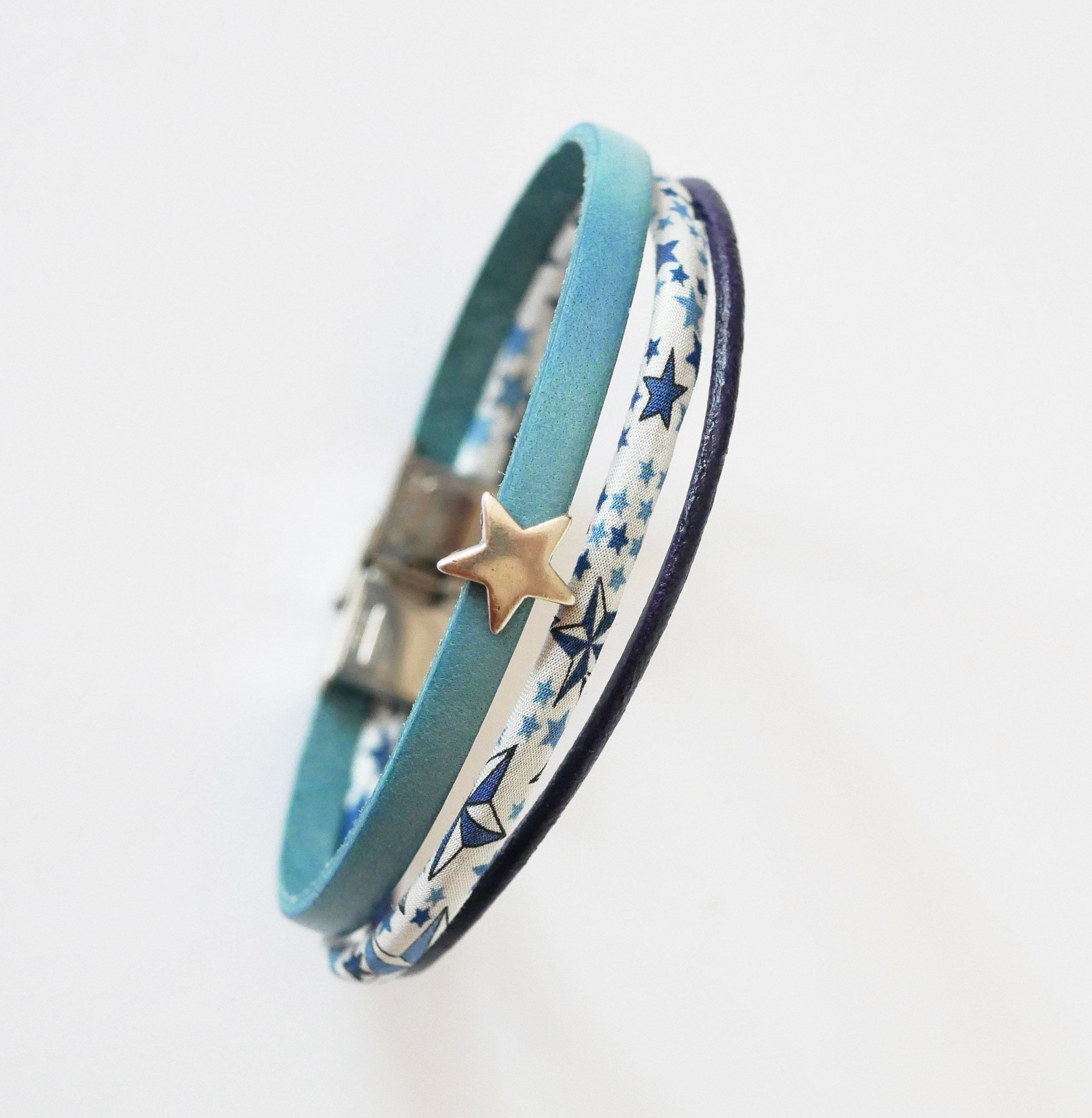 Tr&iacute;o de cueros y pulsera de cord&oacute;n Liberty con estrellas azules