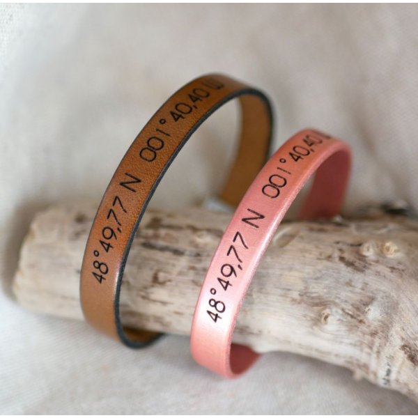 Regalo grabado para una pareja: 2 pulseras de cuero personalizadas con el mismo grabado 