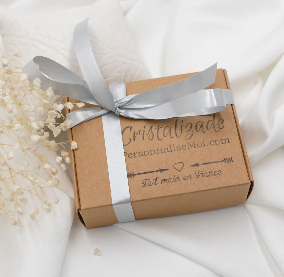 Estuche regalo hombre llave usb grabada + pulsera de piel personalizable + llavero macram&eacute; 