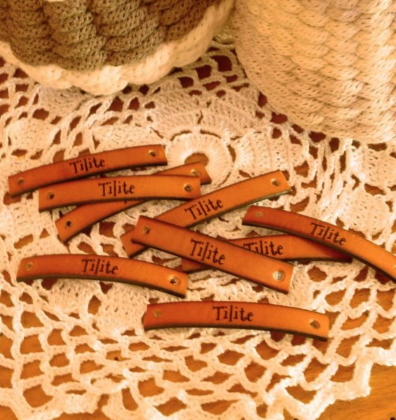 Etiqueta de piel personalizada con mensaje grabado