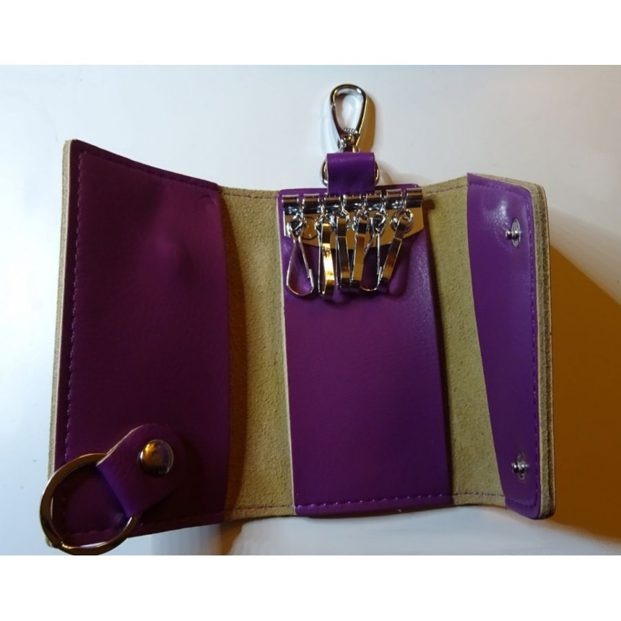 Estuche para llaves de cuero morado grabado