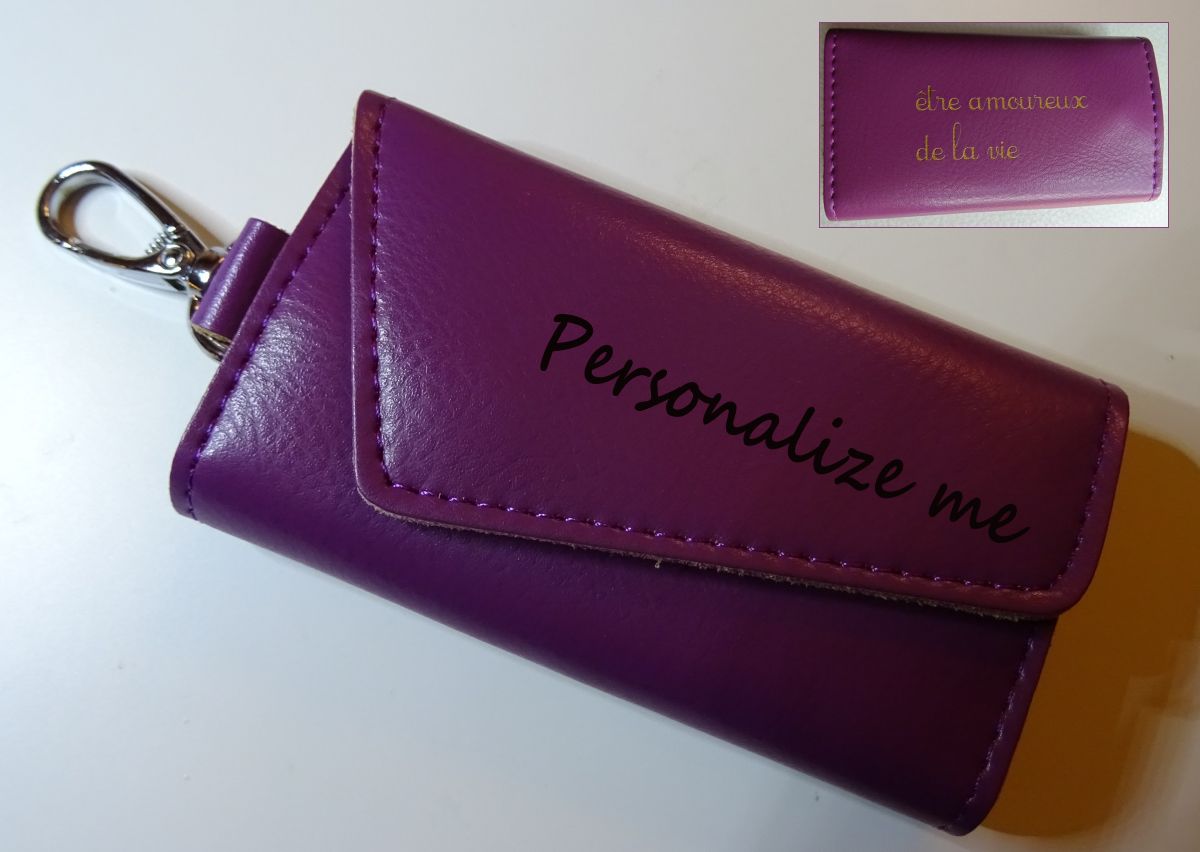 Estuche para llaves de cuero morado grabado