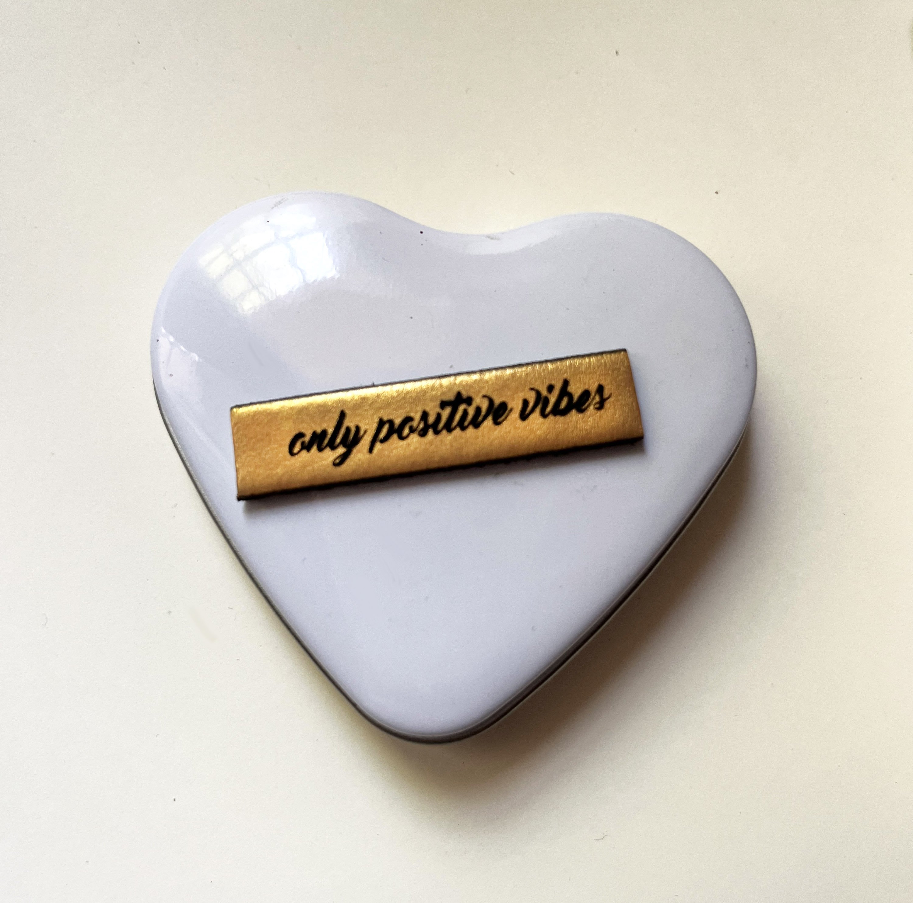 Magnet &agrave; messages en cuir grav&eacute; personnalis&eacute; 