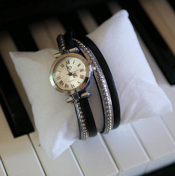 Reloj plateado doble correa de cuero cuentas color elecci&oacute;n para personalizar 