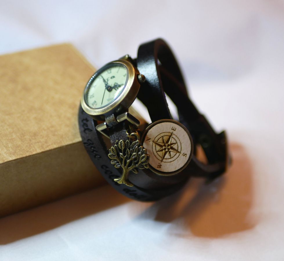 Reloj pulsera de cuero con cabujón de madera para grabar